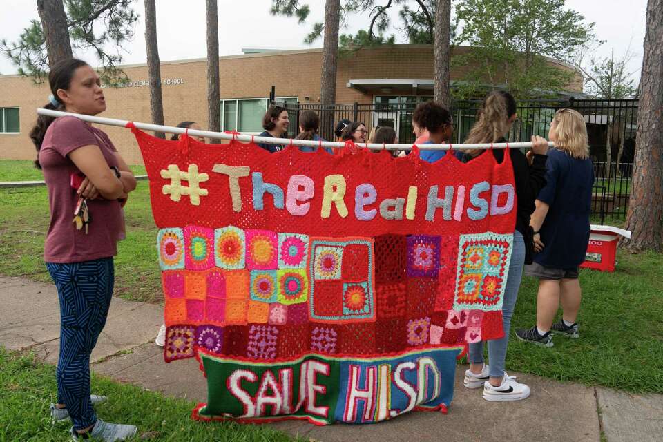 Herod Principal told to resign by HISD officials in 5minute meeting