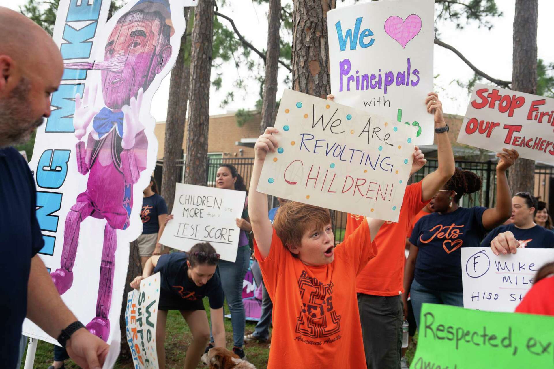 HISD unveils new regulation for selecting principals