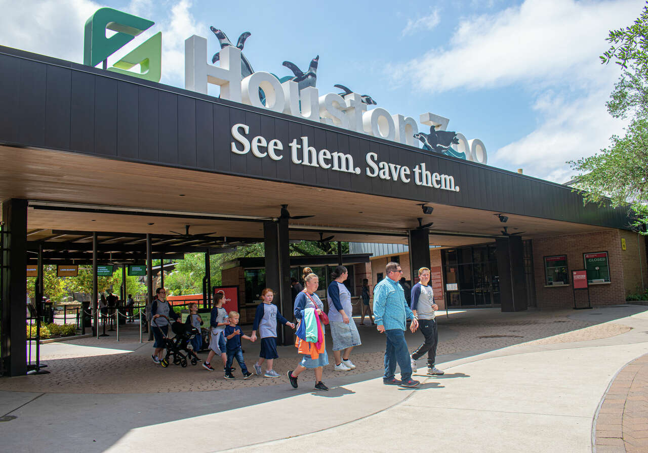 The main entrance of the Houston Zoo at Hermann Park Drive in 2023.