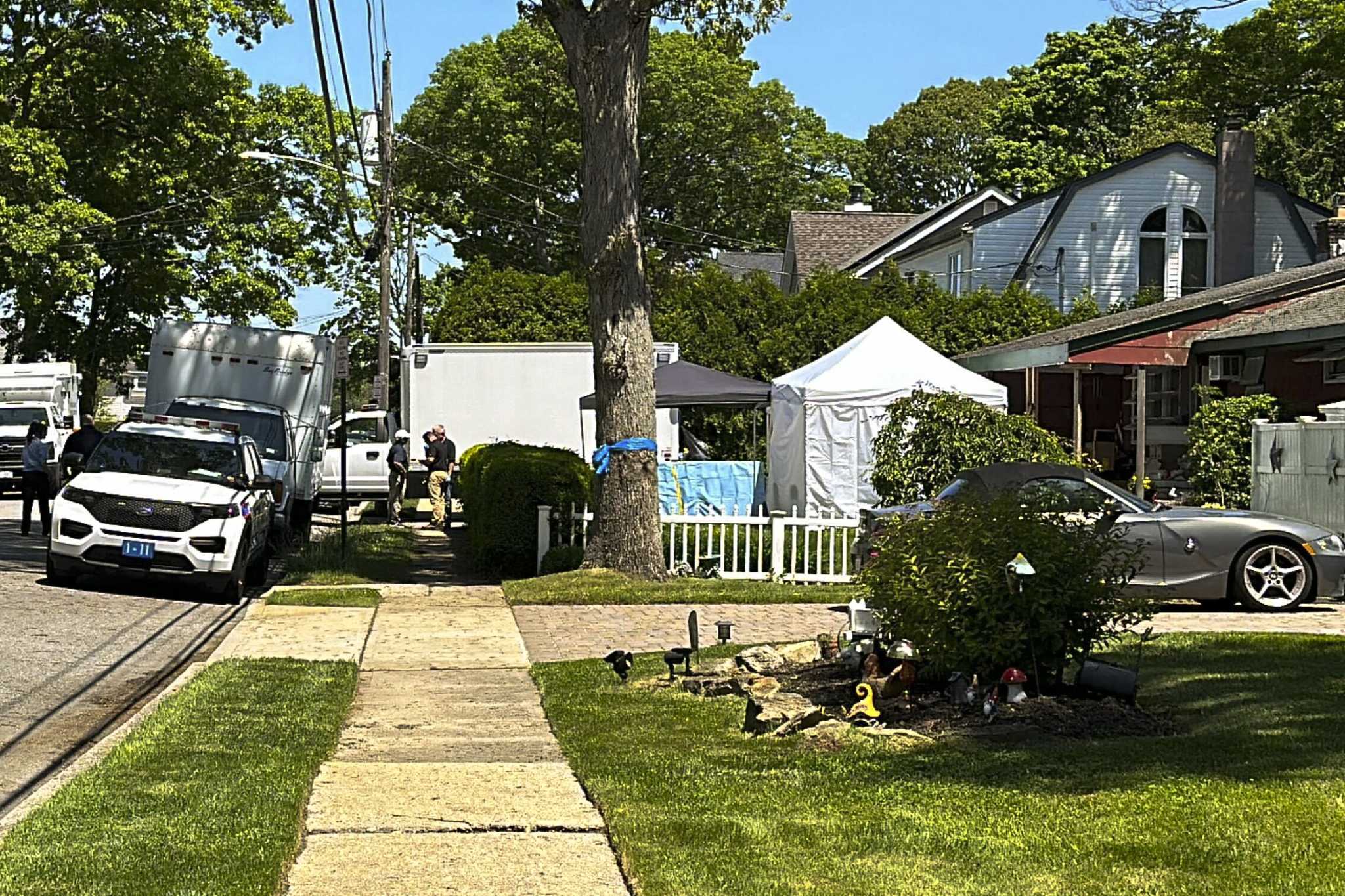 Police Search Gilgo Beach Serial Killing Suspects Home On Long Island