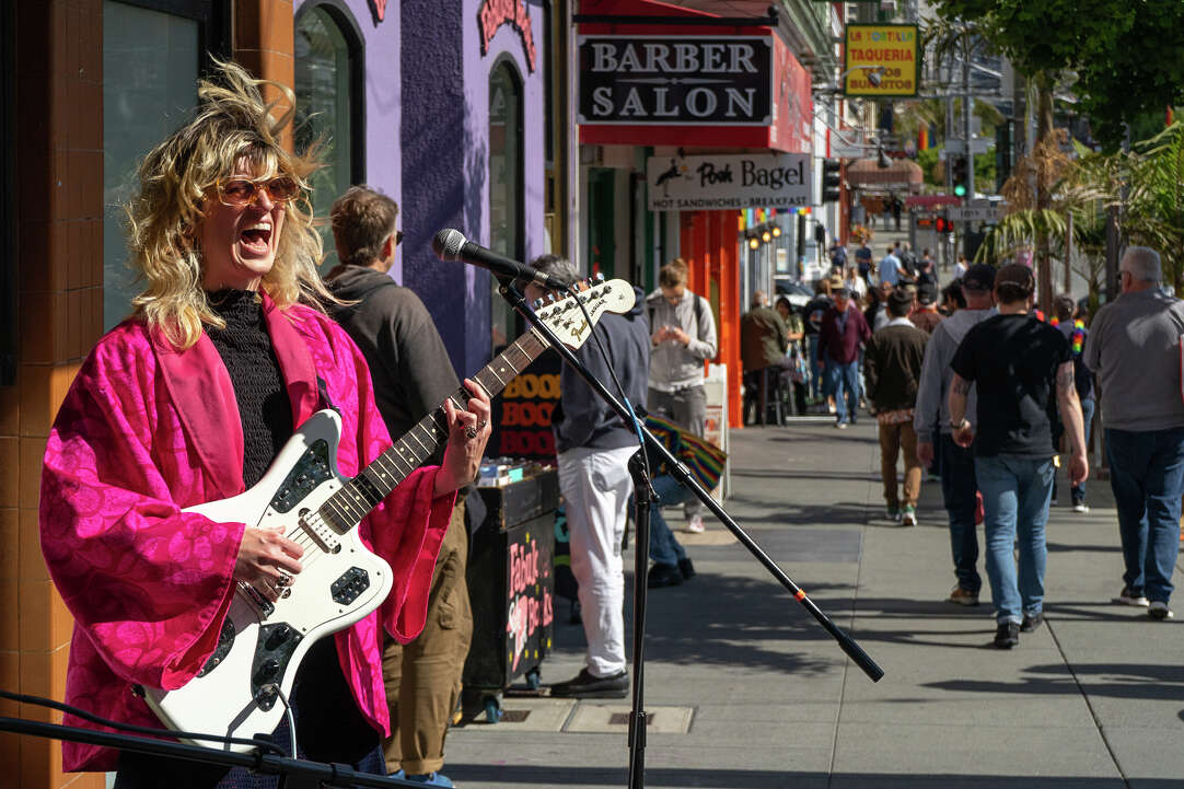 Locate the best free, live outdoor music series in the Bay Area