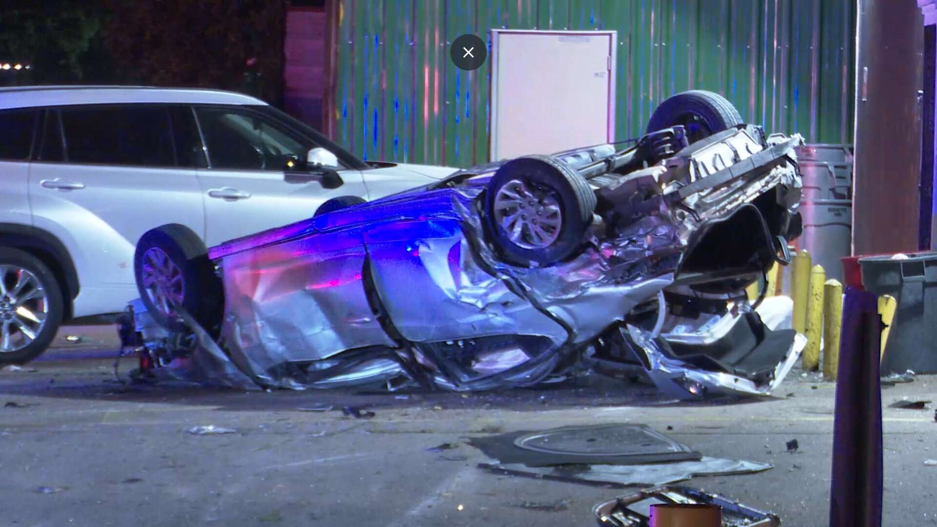 2 dead after Houston police chase ends in rollover crash