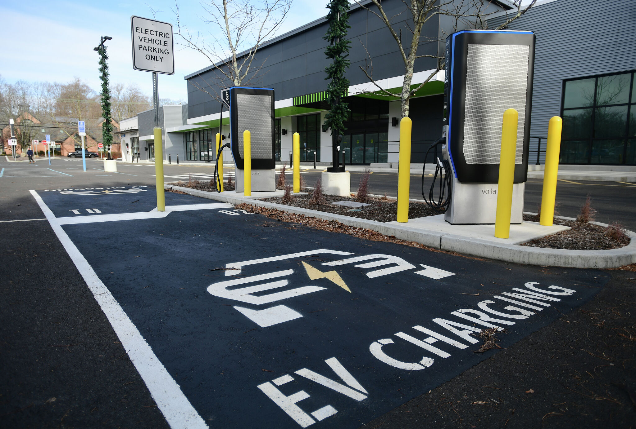 CT moving ahead with $52.5M expansion of EV charging network after Trump initially blocked funds