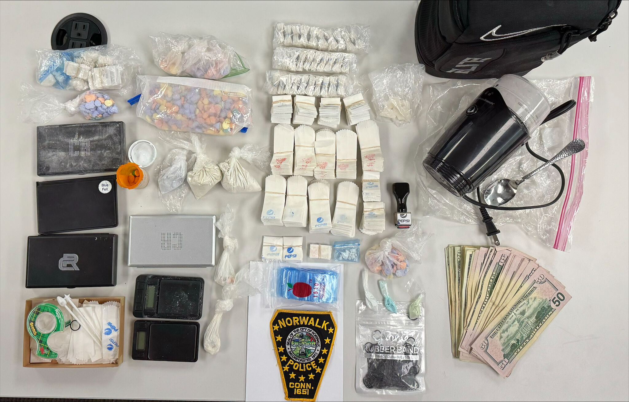 Cops: Norwalk drug bust nets 100s of pills, 1,100 folds of fentanyl - Vimarsana News