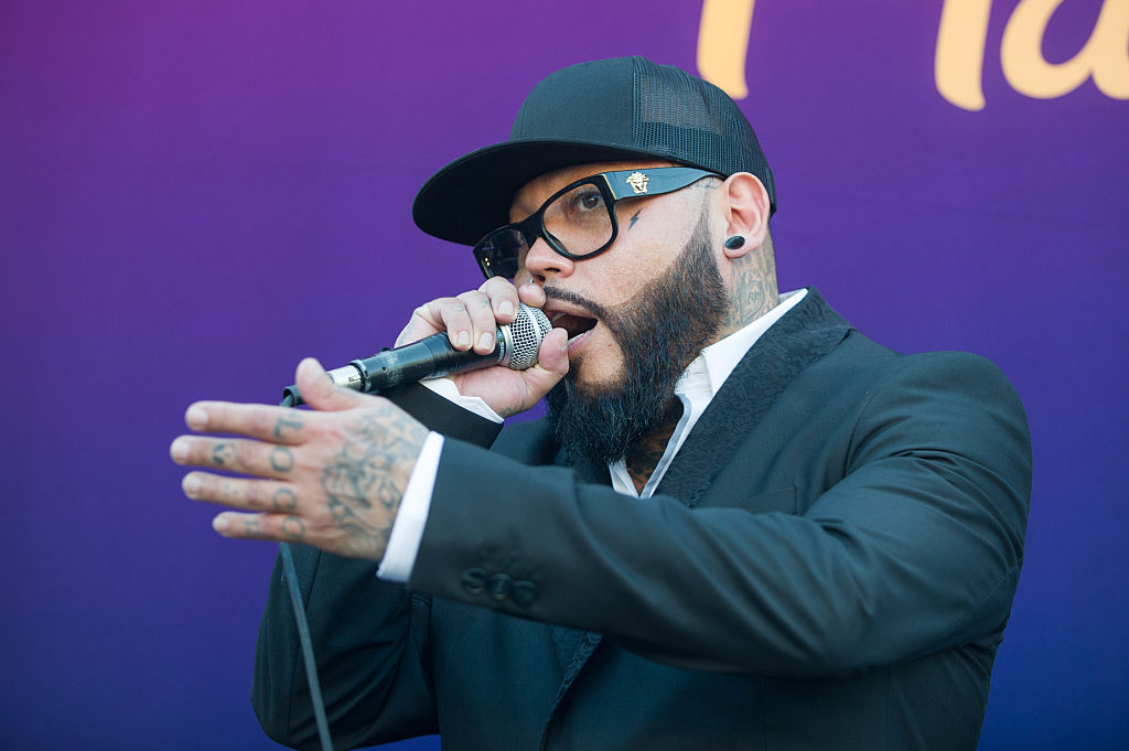 A.B. Quintanilla replaces dropped performance with surprise show