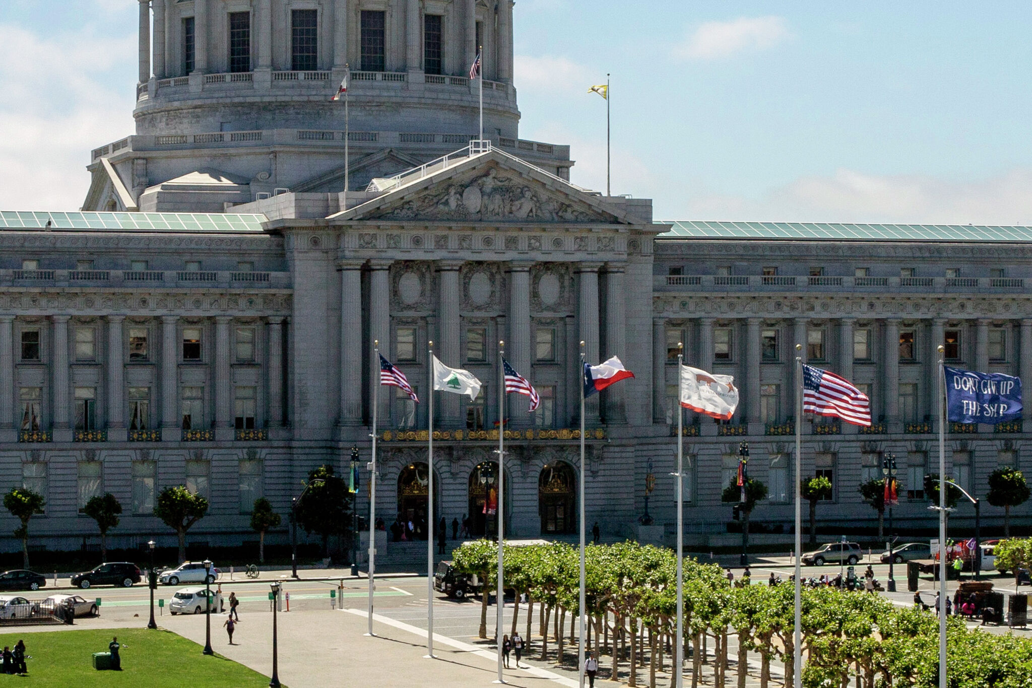 S.F. removes ‘Appeal to Heaven’ flag from Civic Center Plaza