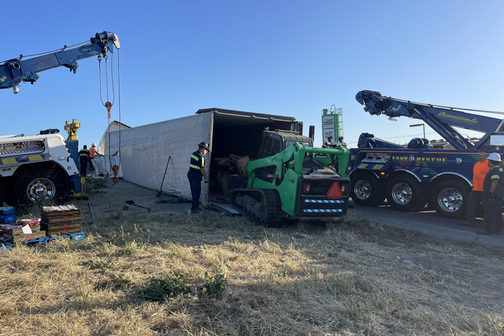 Big rig of strawberries overturns in Bay Area, causes major traffic