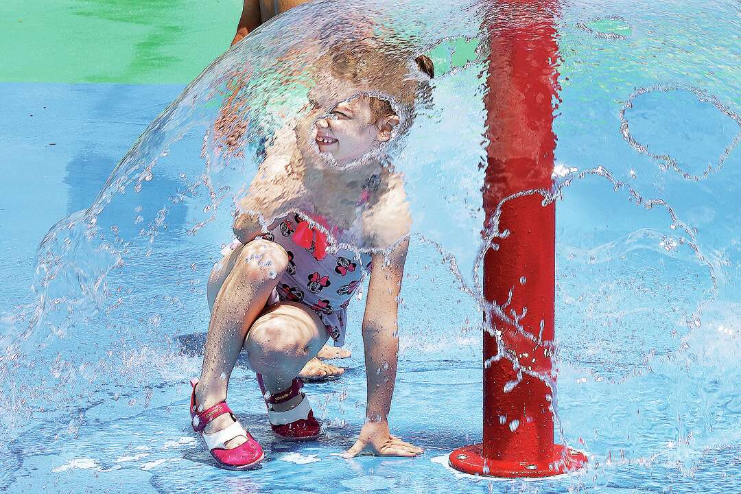 Riverfront Park's Alton Splash Pad kids daily
