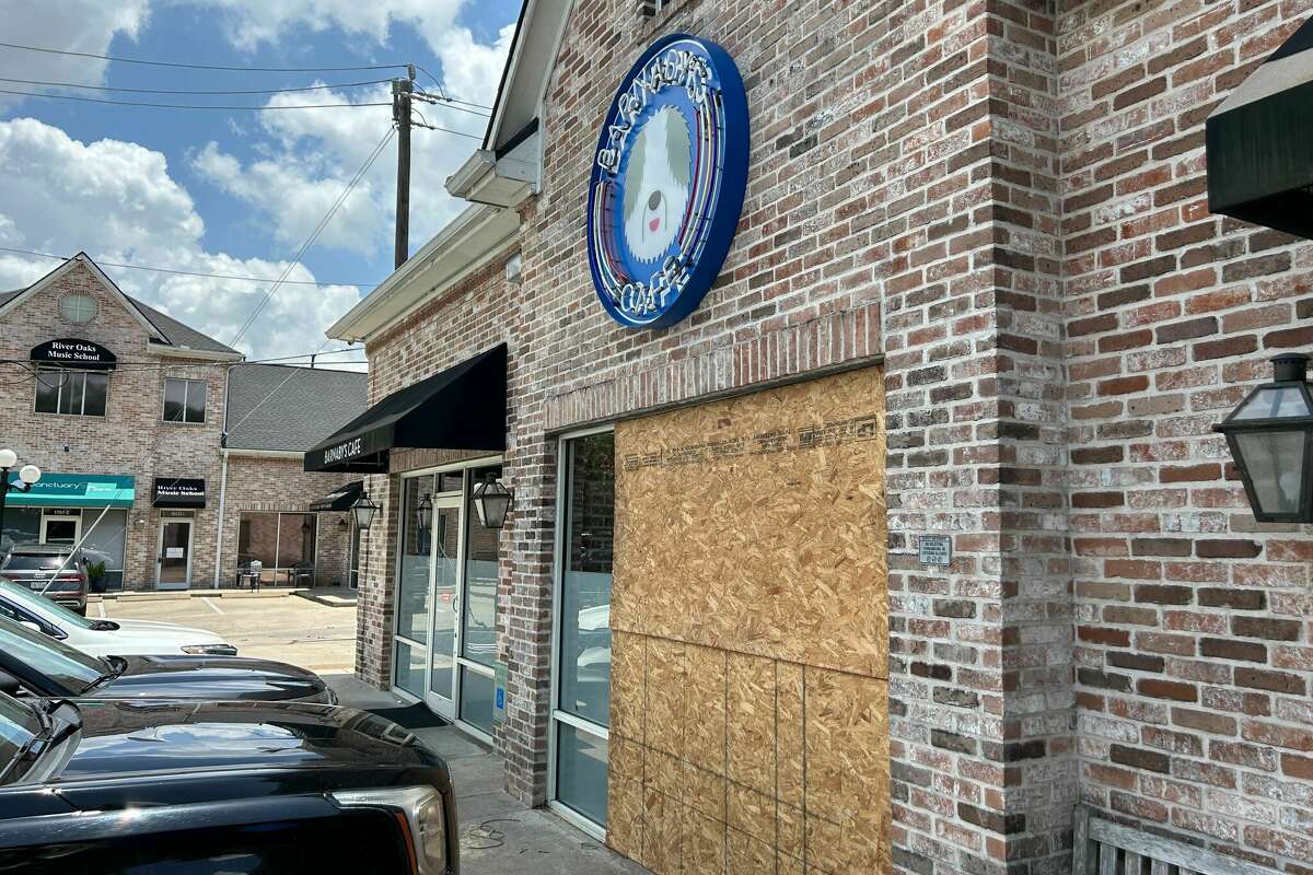 A car accidentally craahed into the Barnaby's Cafe in Moontrose/Rive Oaks, injuring mulitple people. 