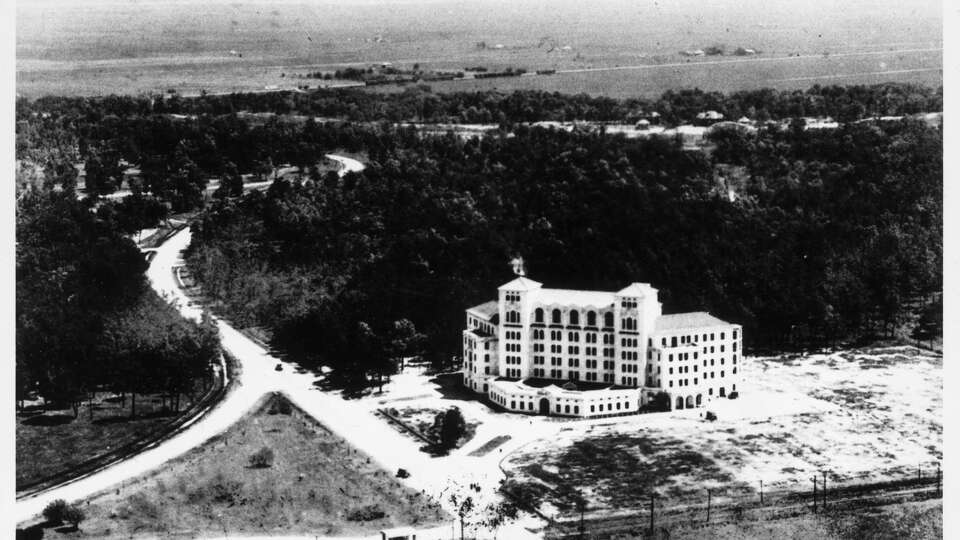 HOUCHRON CAPTION (12/12/1999): In 1925, Hermann Hospital, now the Cullen Pavilion, stood alone where the Texas Medical Center would rise decades later. The hospital adjoins Hermann Park, which is on property donated to the city by George H. Hermann in 1914. HOUSTON CHRONICLE SPECIAL SECTION: THE HOUSTON CENTURY.