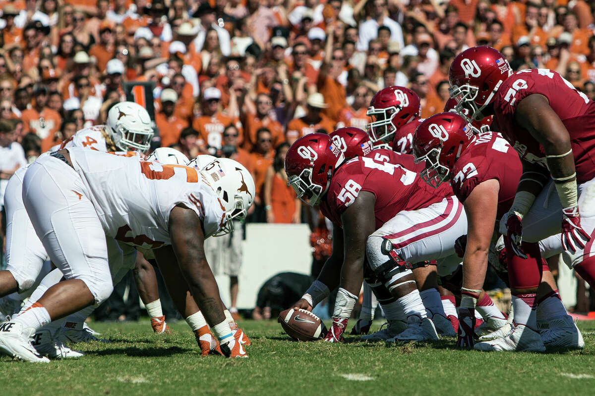 Oklahoma Sooners offensive lineman Erick Wren (58) during the Oklahoma Sooners 45-40 victory over the Texas Longhorns in their Red River Showdown on October, 2016, at the Cotton Bowl in Dallas, TX. 