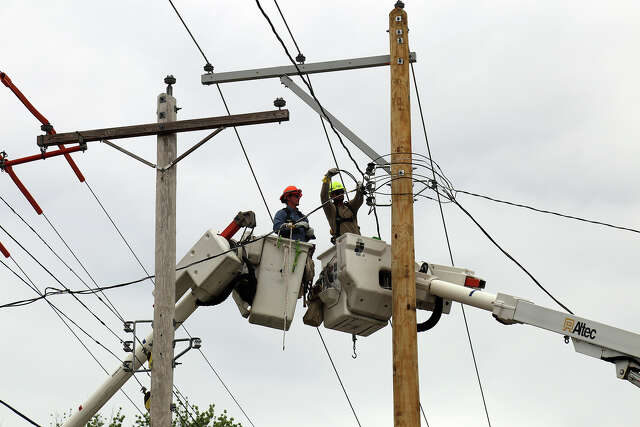 Ameren Illinois relocating power poles in Collinsville