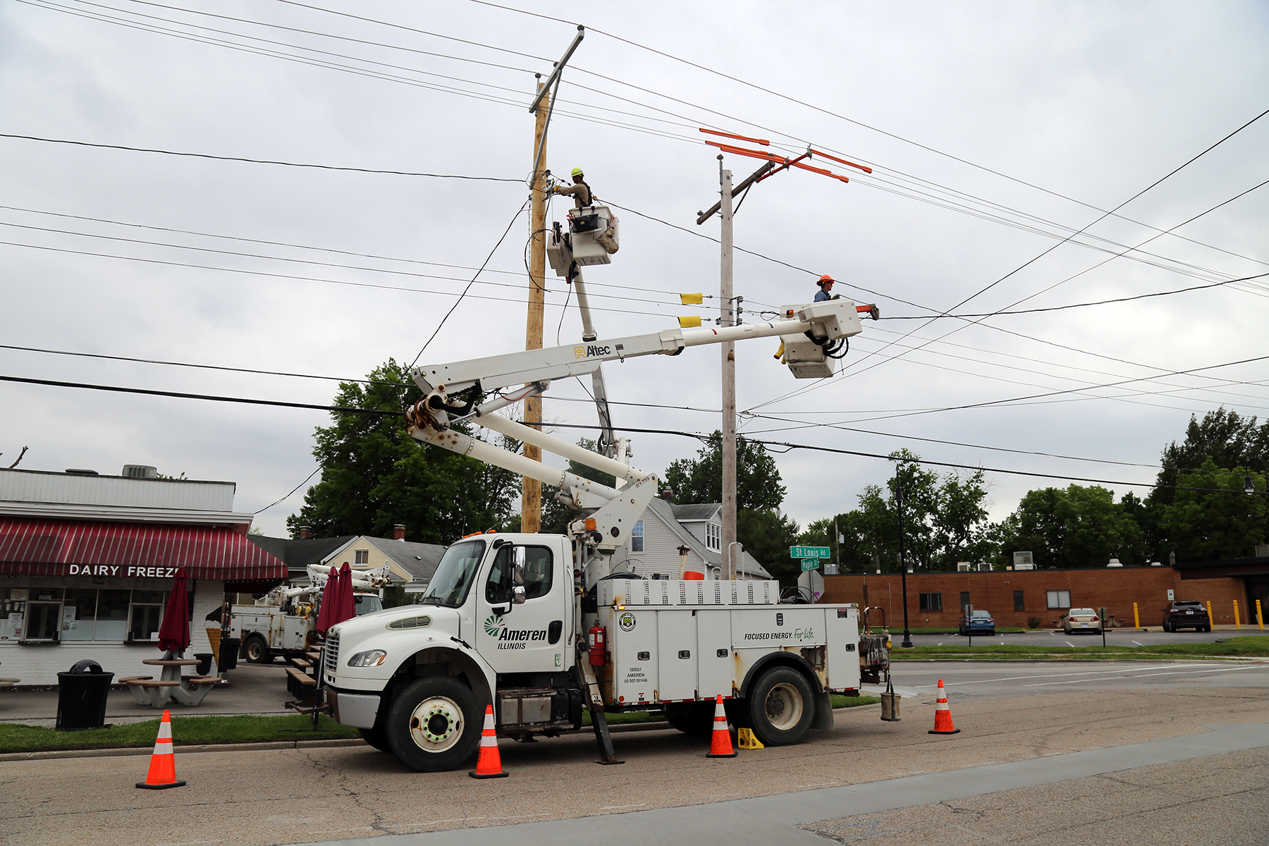 Ameren Illinois relocating power poles in Collinsville