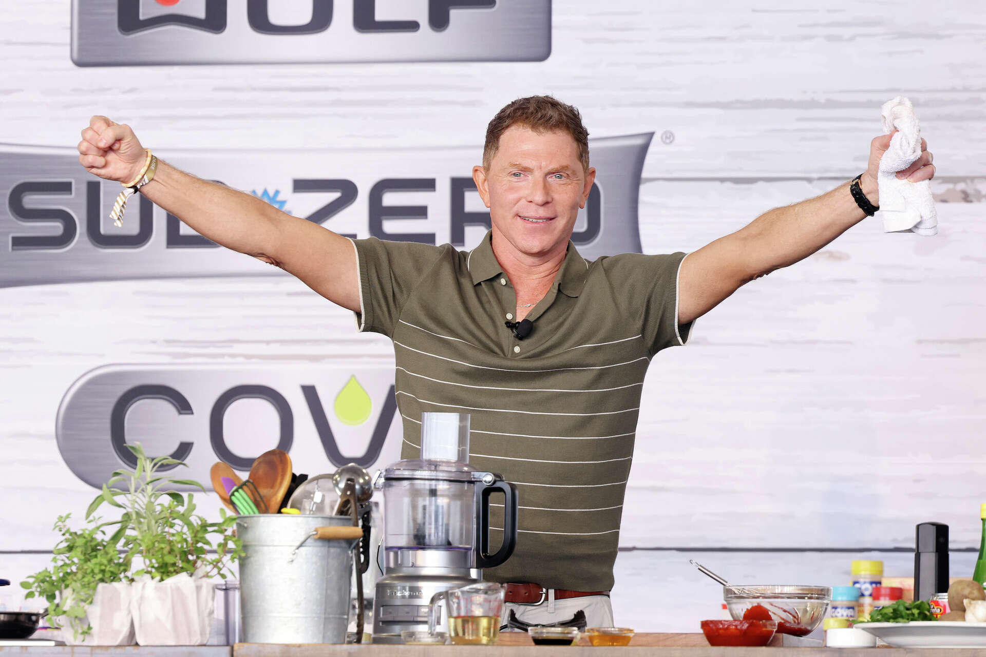 Bobby Flay announces new summer series on Food Network