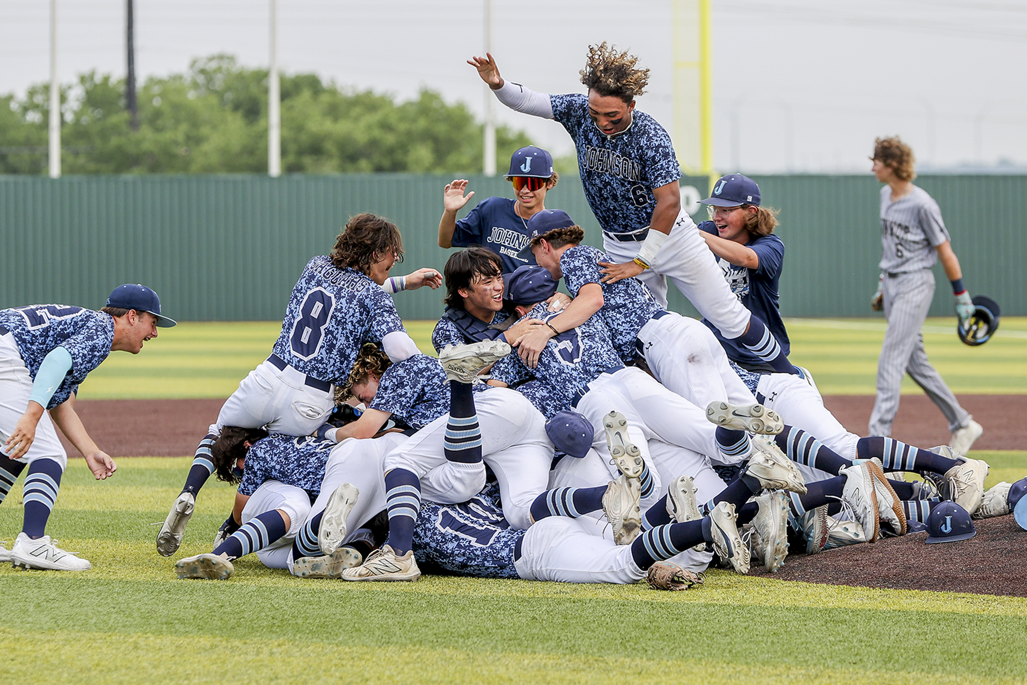 Johnson baseball tops O'Connor in Game 3, advances to state