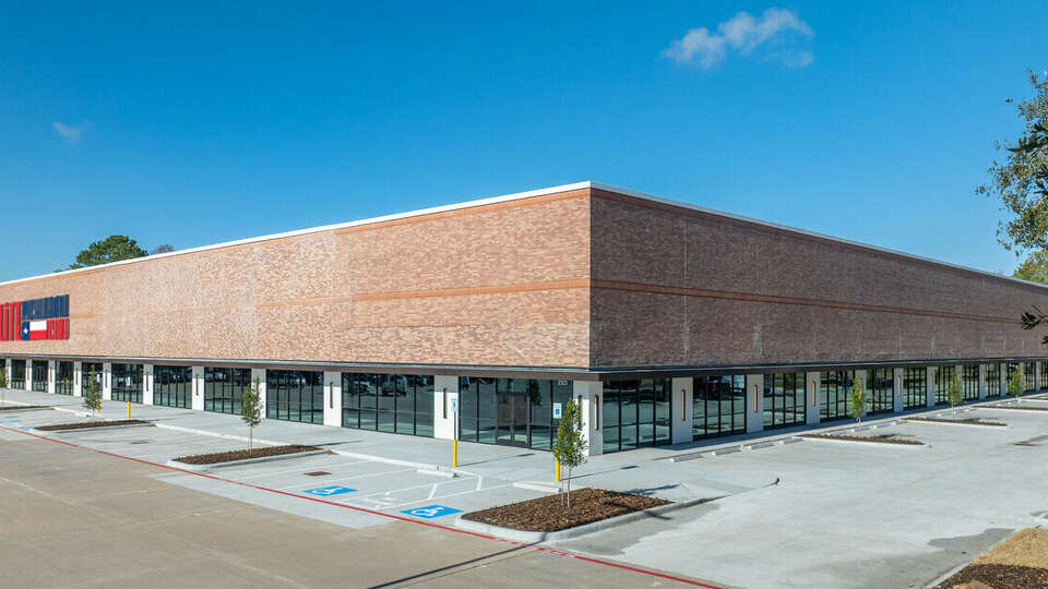 Partners Real Estate and Elite Pickleball Club announced a 40,000-square-foot lease in the Bay Pointe Shopping Center at 2323 Clear Lake City Blvd.