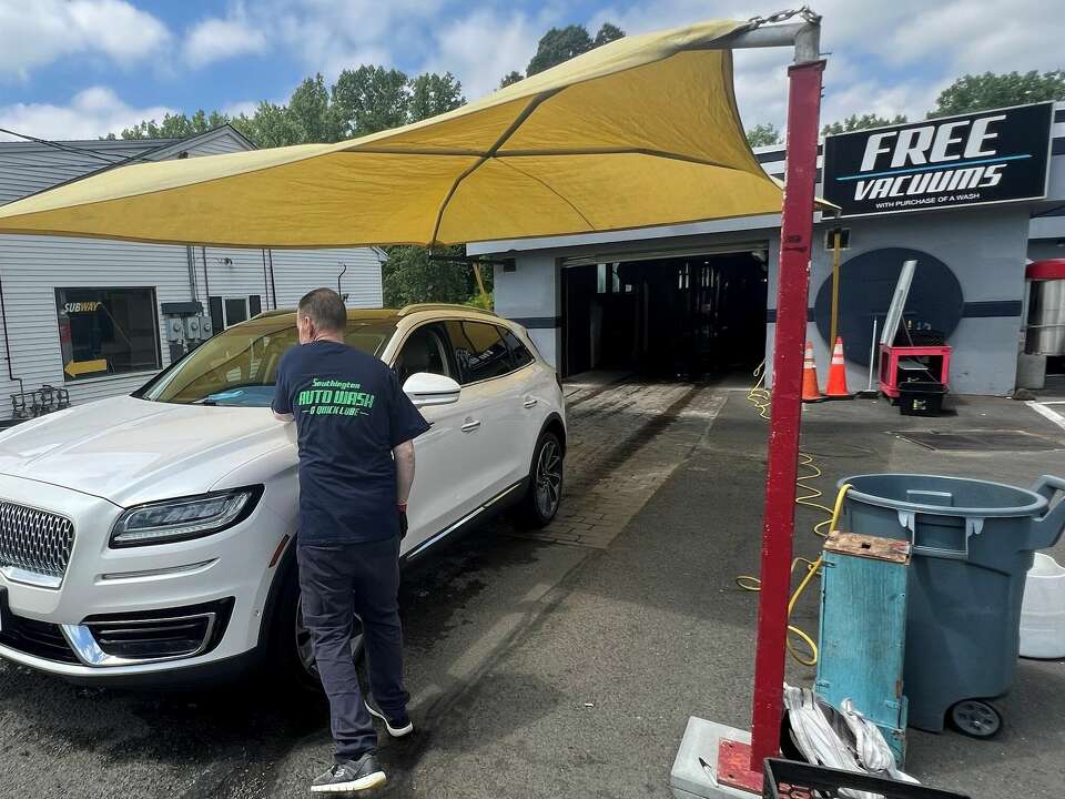 Southington car wash on Queen Street sells for 1 million