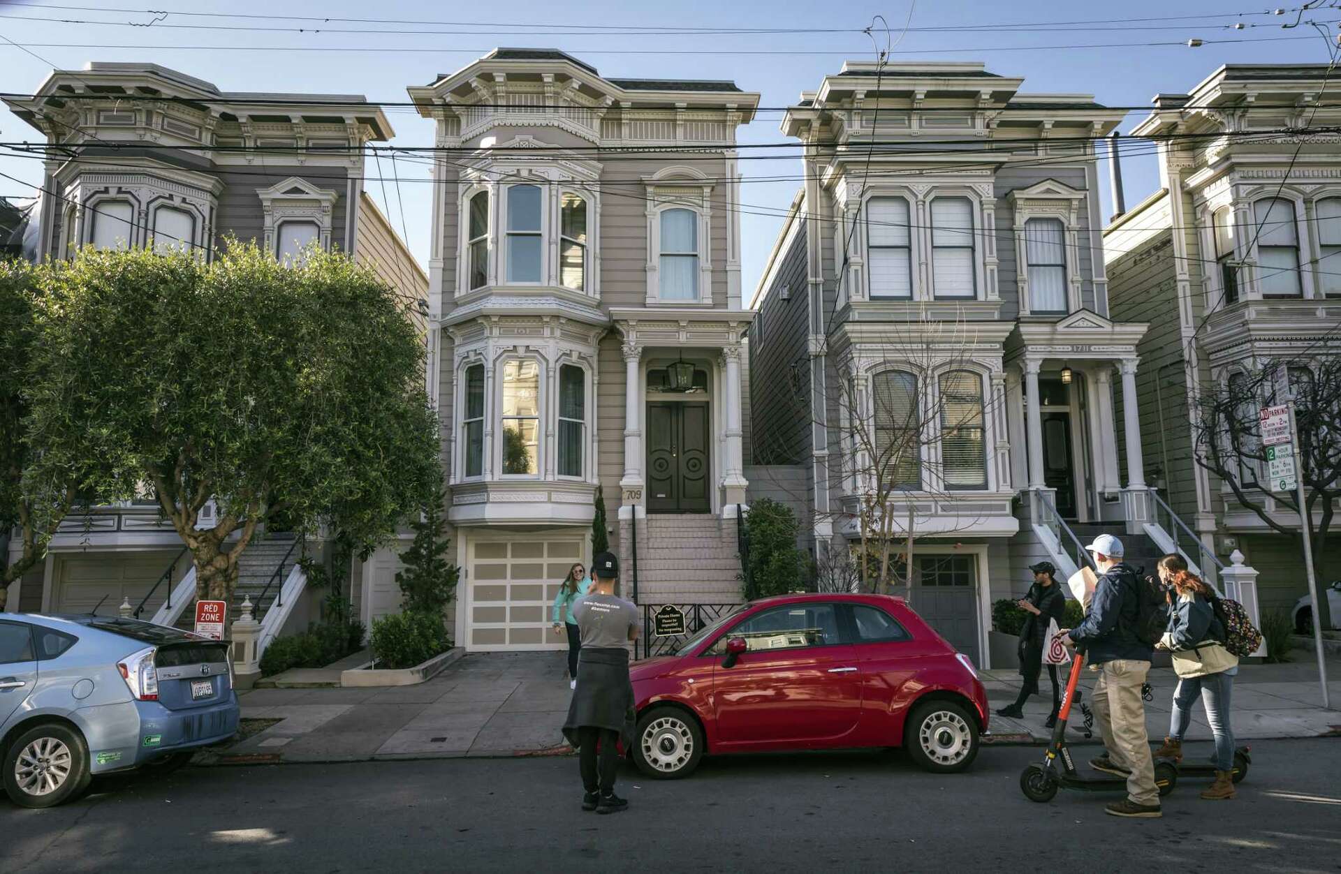 Photos: San Francisco Victorian from 'Full House' sells for $6 million, image size:1920x1252
