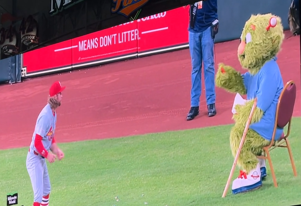 Astros' Orbit mascot pulls a fun prank on the St. Louis Cardinals