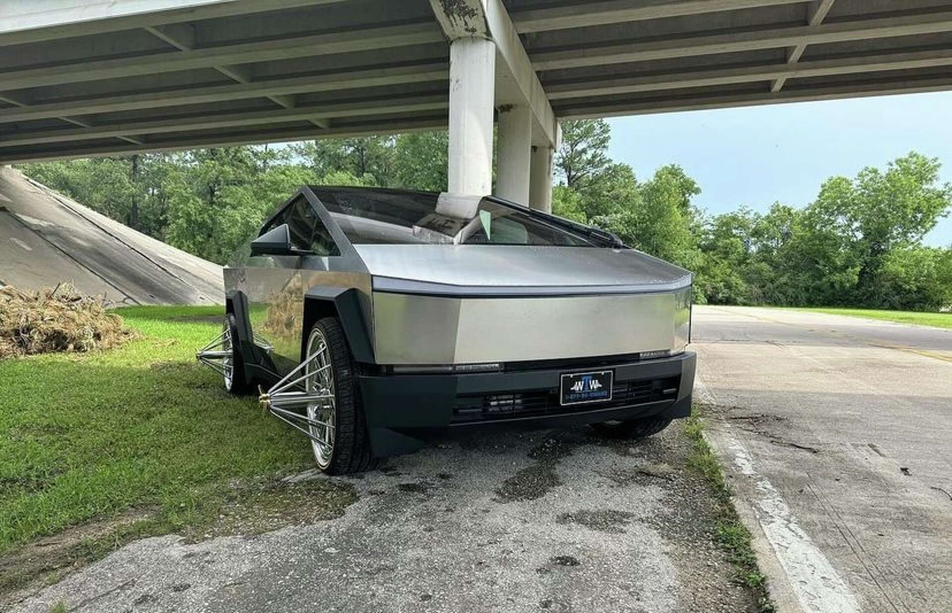 Tesla Cybertruck gets Houston makeover with Swangas