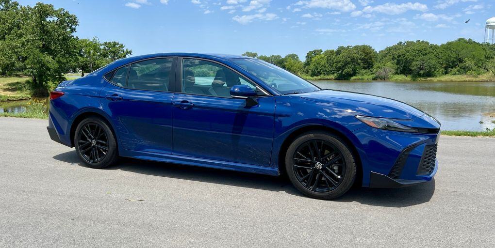 Toyota Camry Se Blue