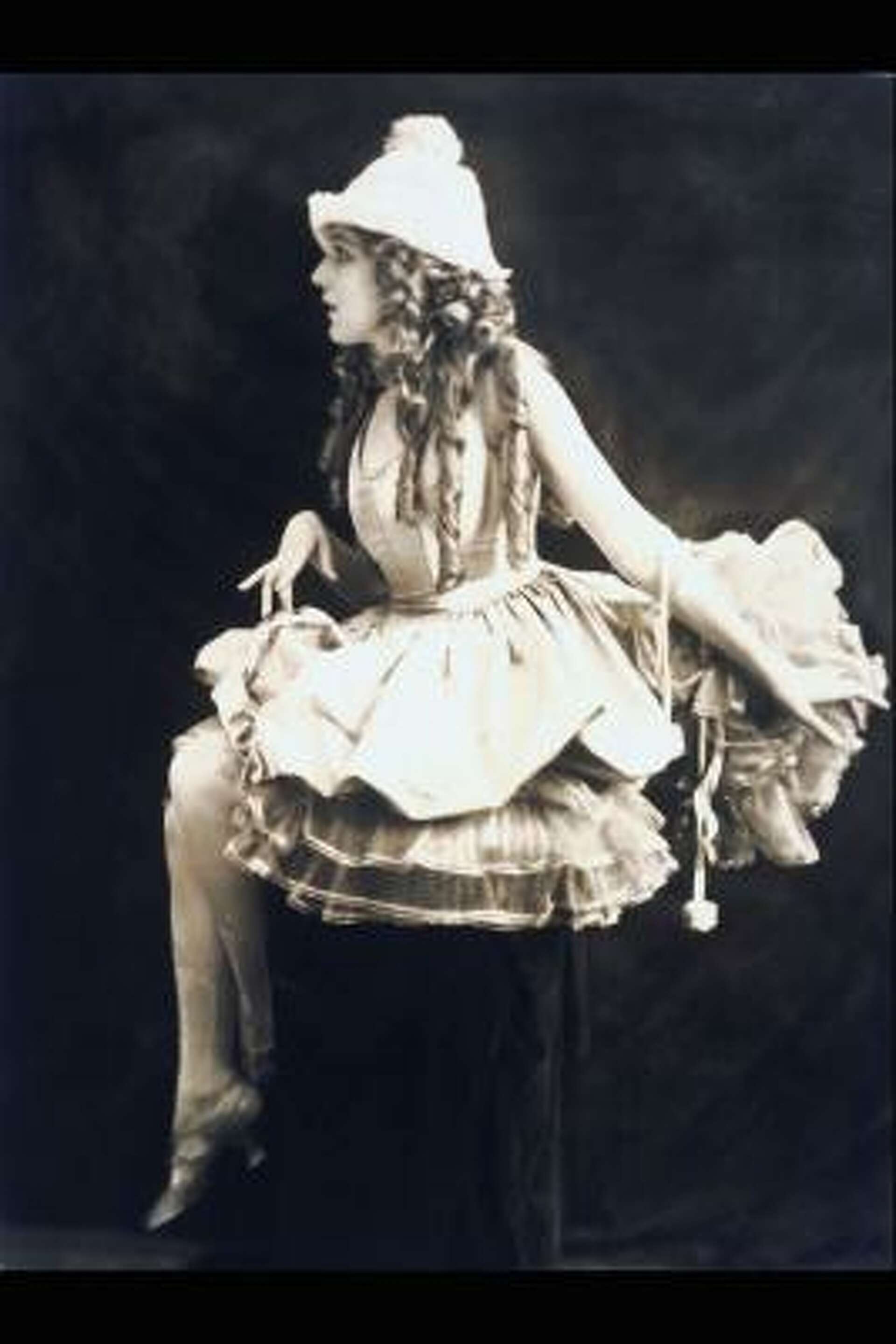 How Did the Way Women Dress Change in the 1920s?