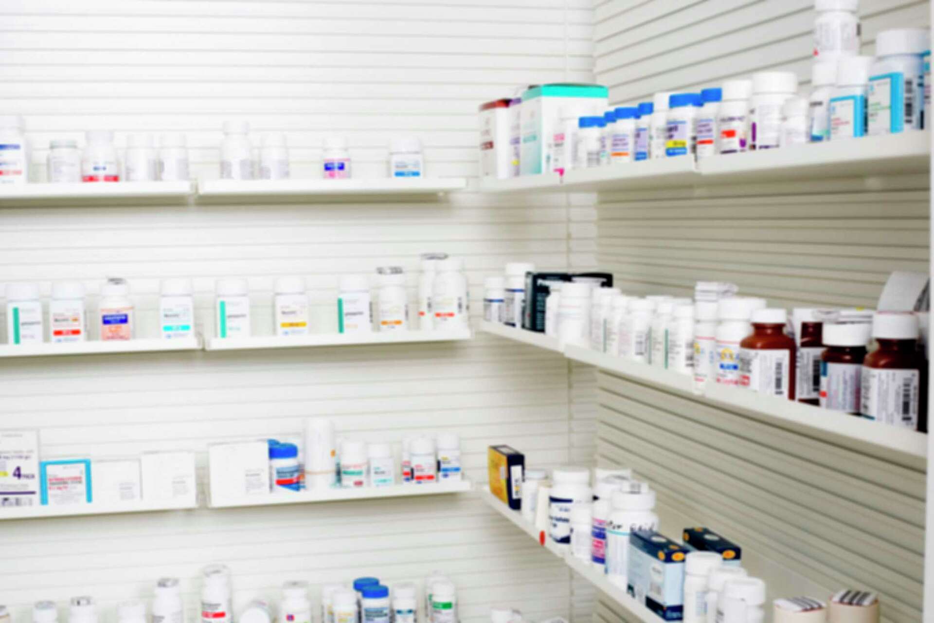 What Classes Should I Take to Be a Pharmaceutical Rep?