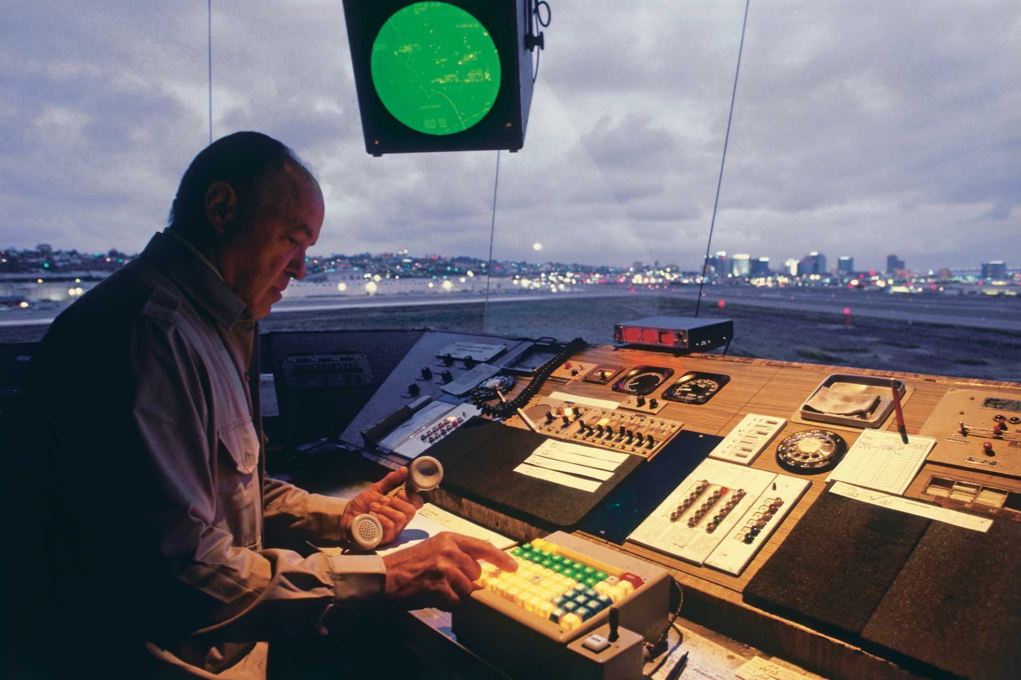 What Classes Should I Take in College to Be an Air Traffic Controller?