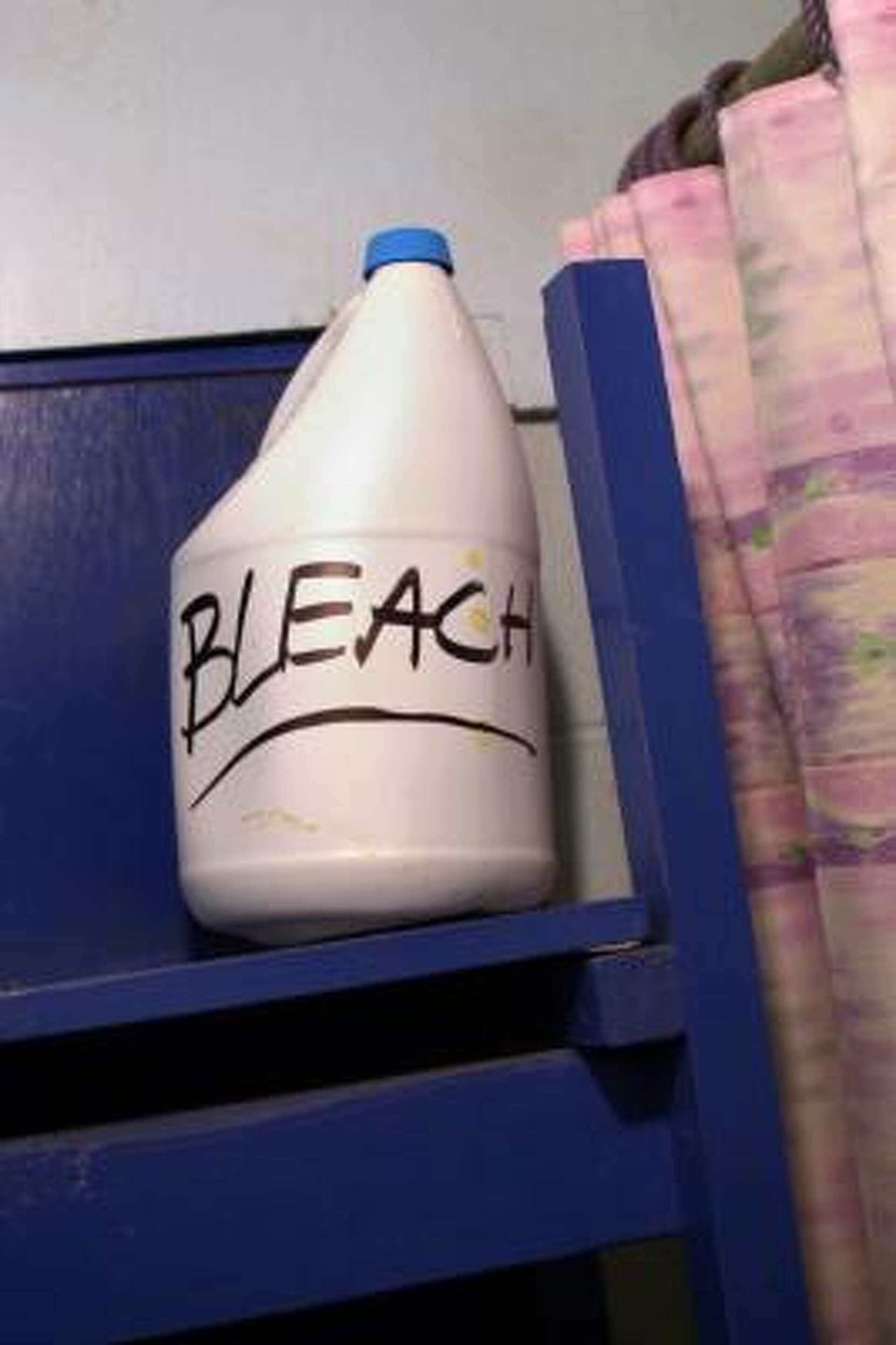 What Color Does PH Paper Turn With Bleach?