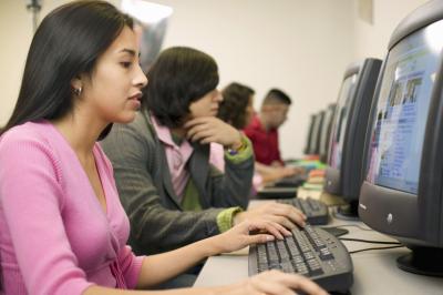 DIFFERENCE BETWEEN TECHNICAL AND NON TECHNICAL COURSES visual data 2