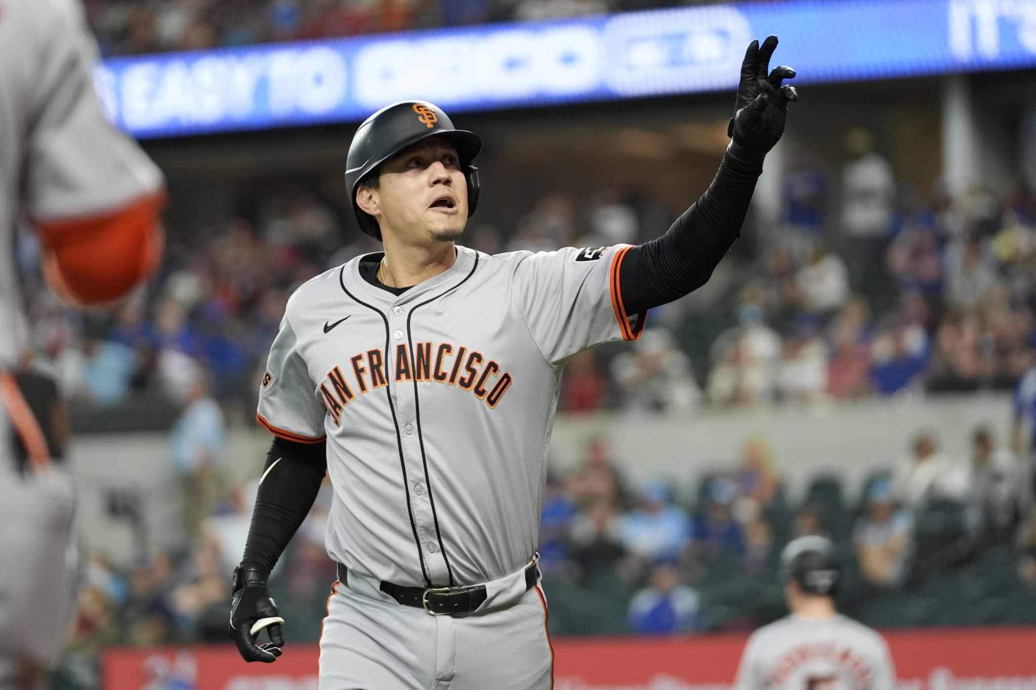 Logan Webb’s gem, Wilmer Flores’ two HRs lead Giants past Rangers, 5-2