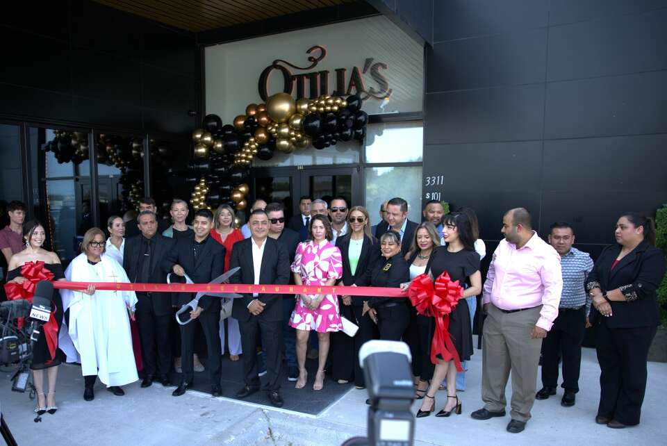 Laredo Chamber of Commerce celebrates Otilia's restaurant opening