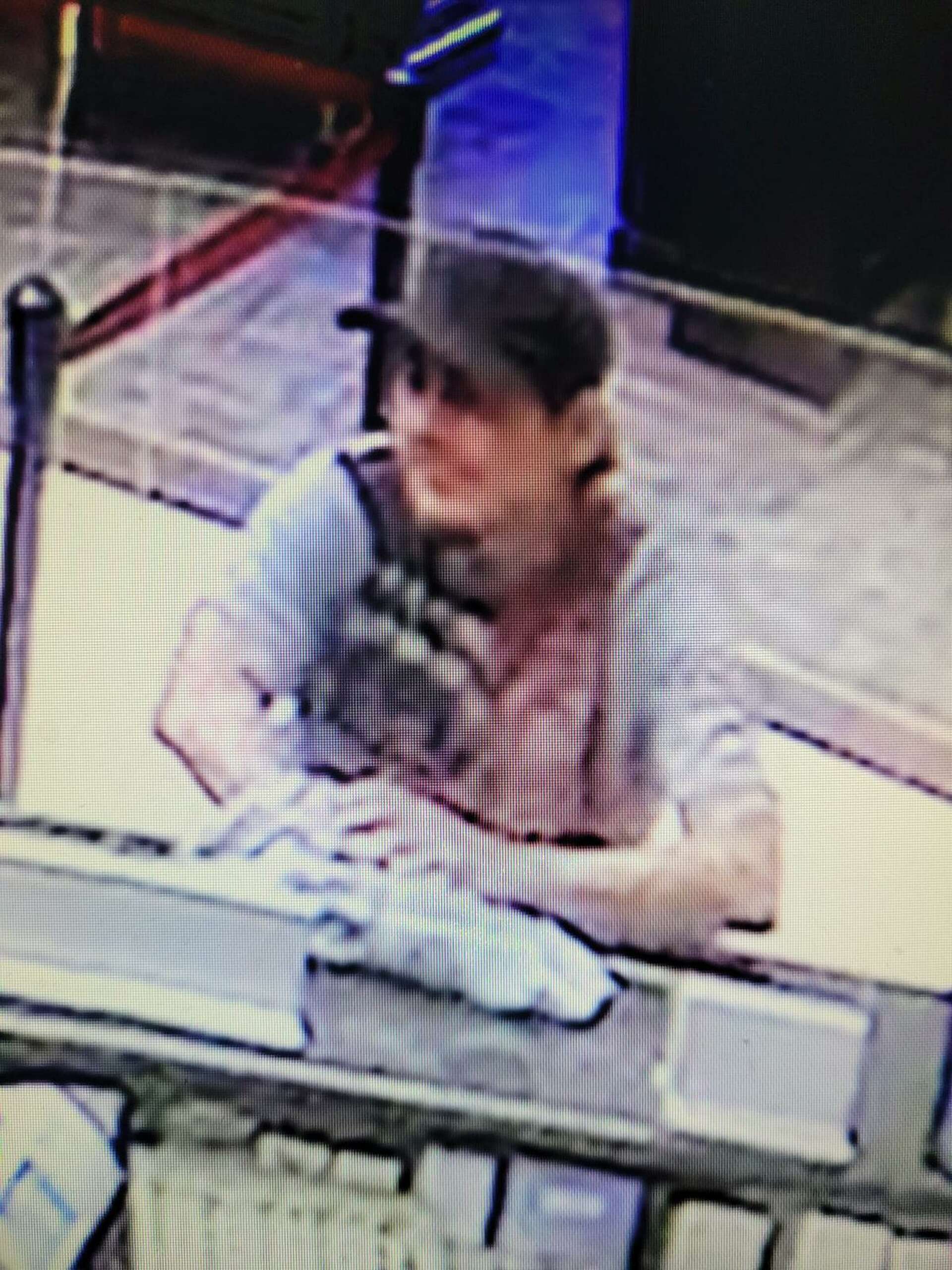 Bank robbery suspect arrested after chase; Laredo officer fired weapon