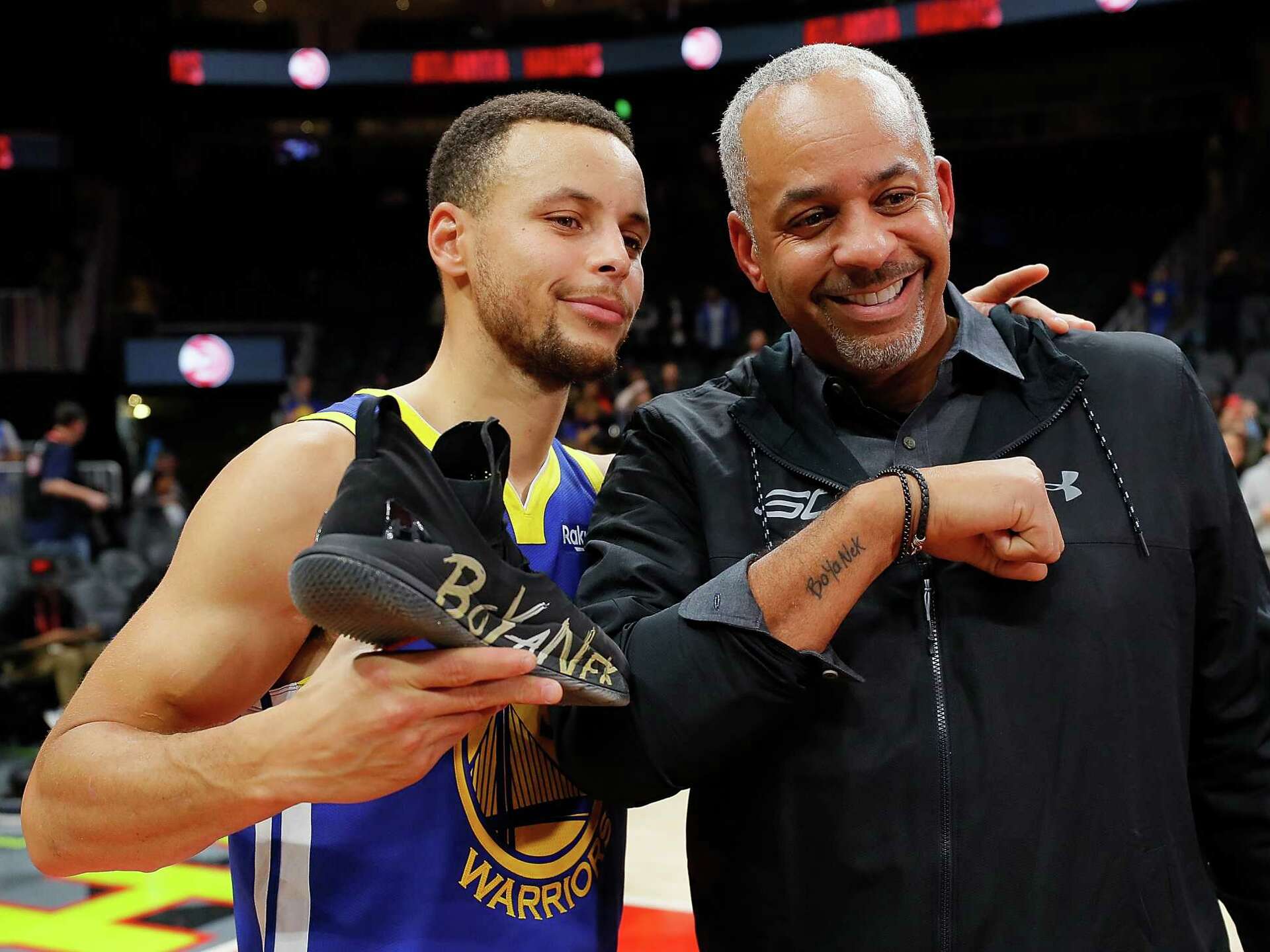 Warriors' Steph Curry to launch podcast with his father, Dell