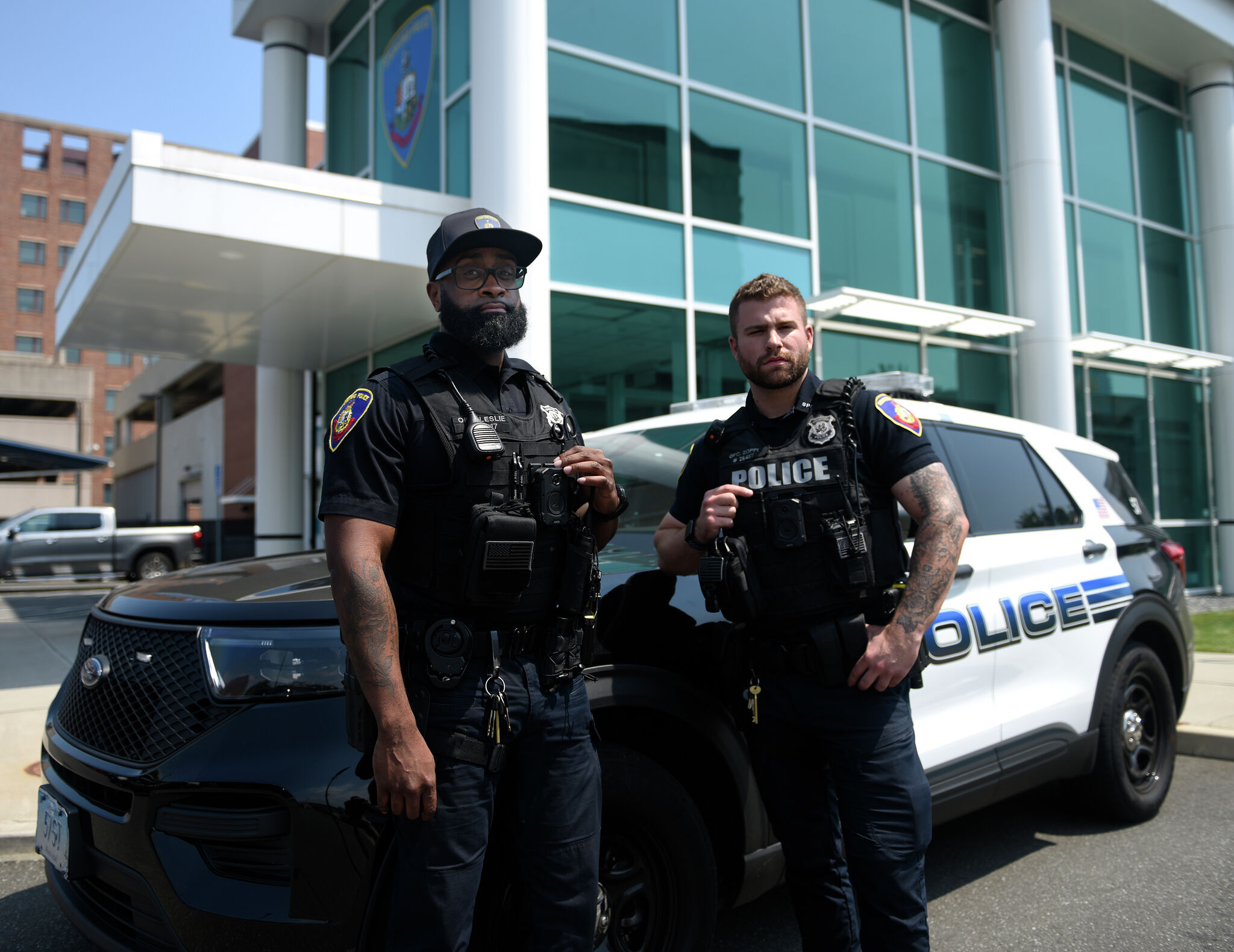 How 2 Stamford police officers made a heroic rescue at Stamford mall