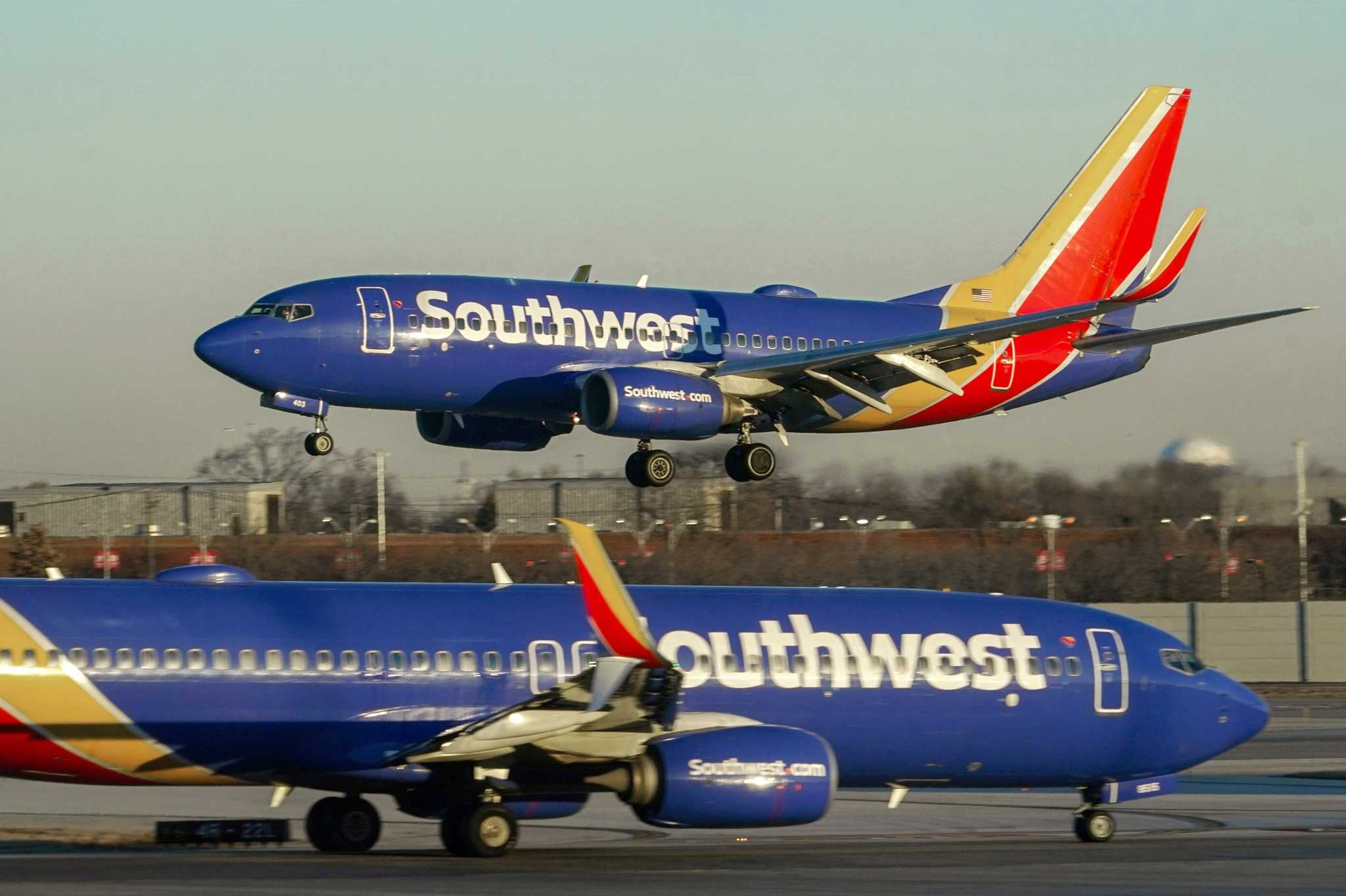 Southwest flight to Oakland experiences midair Dutch roll