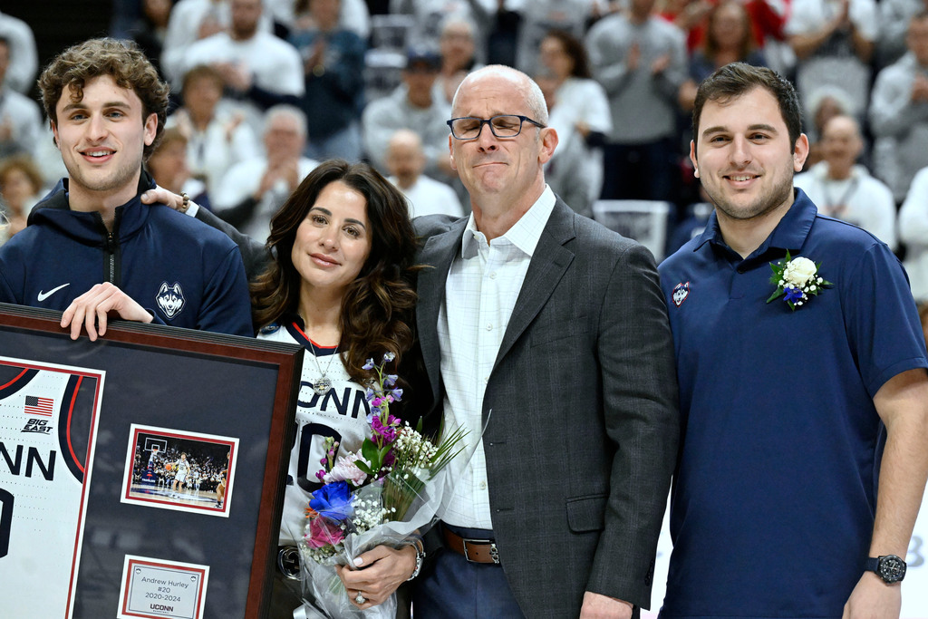 UConn fans are thanking Dan Hurley's wife Andrea with flowers