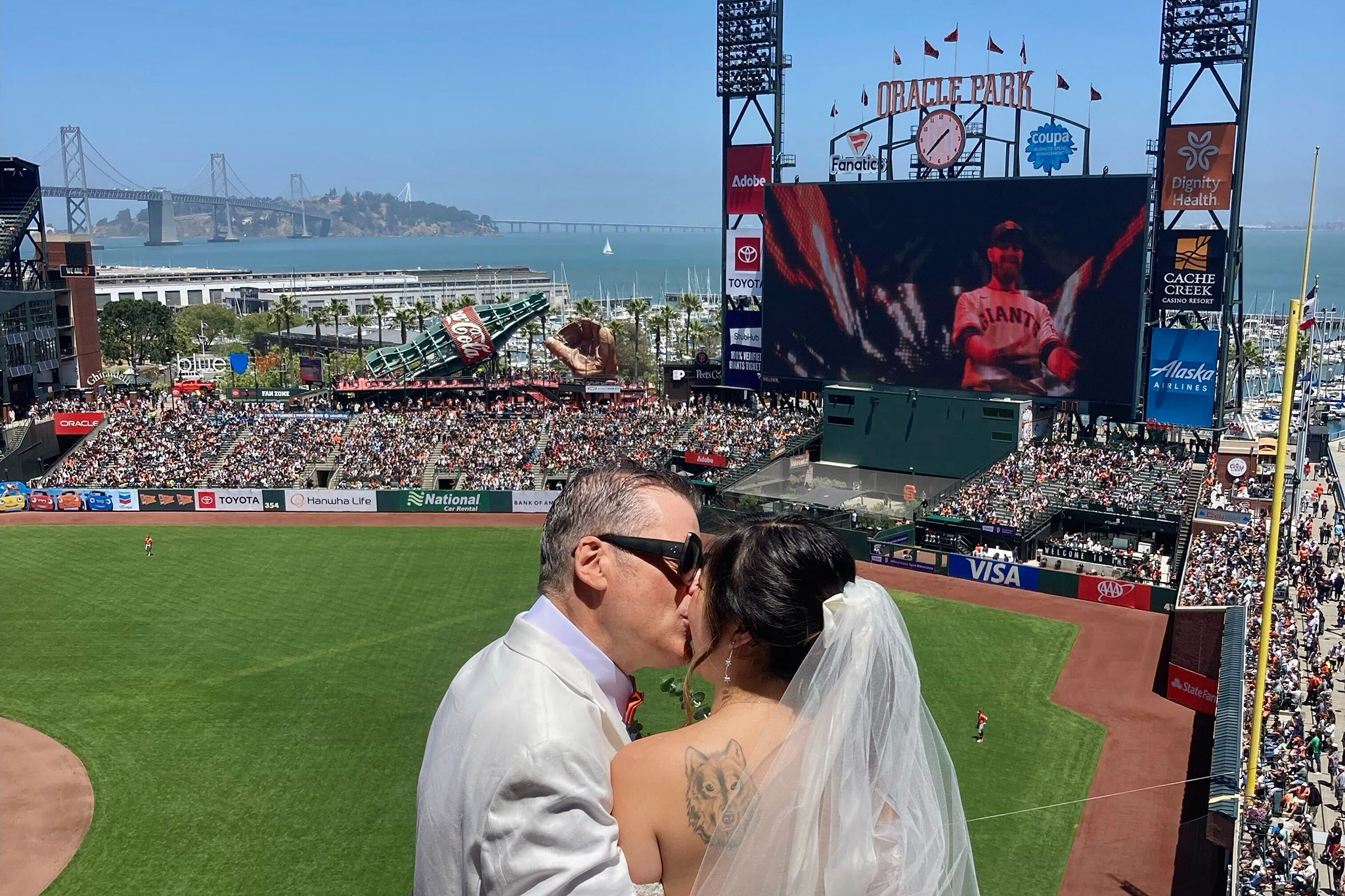 34K guests How an SF couple pulled off a wedding
