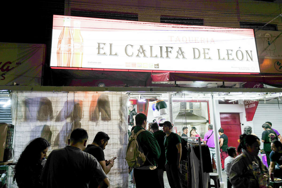 A crowd lines up in front of Taquería El Califa de León in Mexico City. The establishment became the first Mexican taqueria to earn the coveted Michelin star.