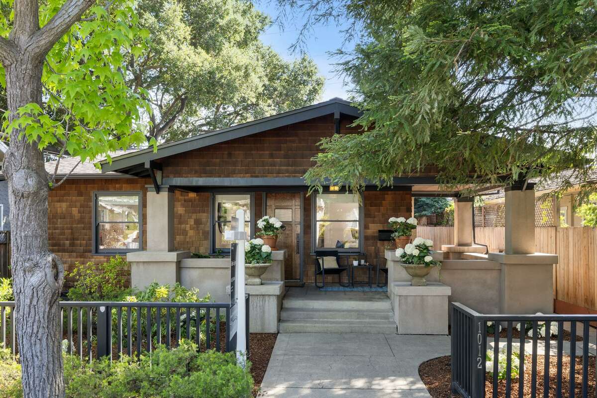 Bay Area home where the Grateful Dead once practiced hits market for $2.7M