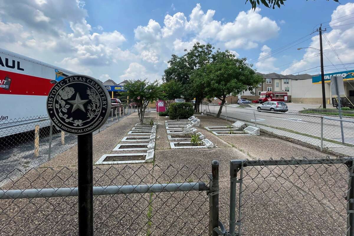 Hillendahl Cemetery on Long Point Road in Houston is inside a shopping center parking lot.