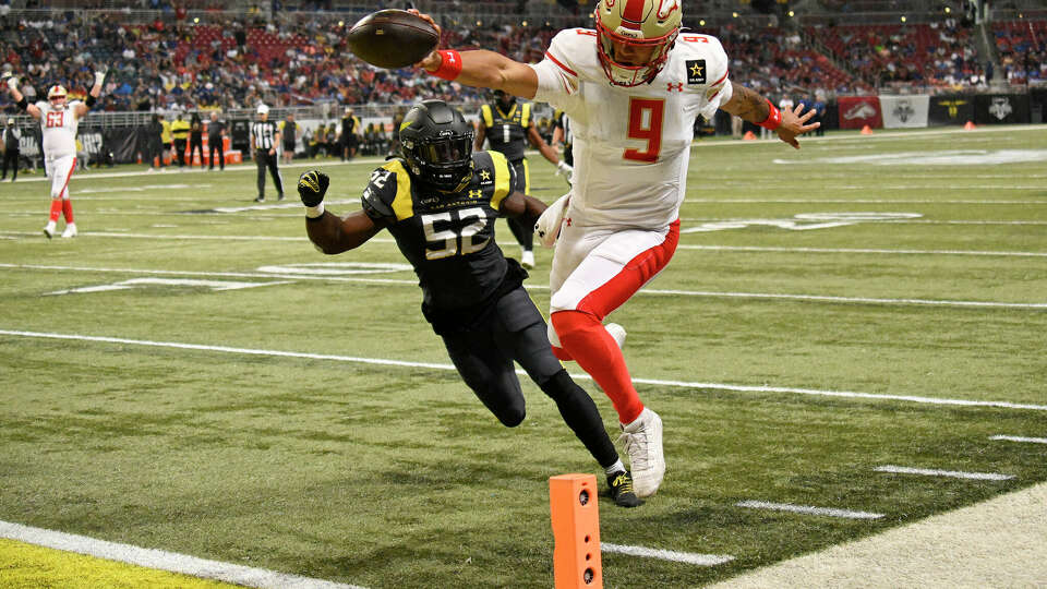 ST LOUIS, MISSOURI - JUNE 16: Adrian Martinez #9 of the Birmingham Stallions scores a touchdown against Joel Iyiegbuniwe #52 of the San Antonio Brahmas during the third quarter of the UFL Championship Game at The Dome at Americaâ€™s Center on June 16, 2024 in St Louis, Missouri. (Photo by Scott Rovak/UFL/Getty Images)