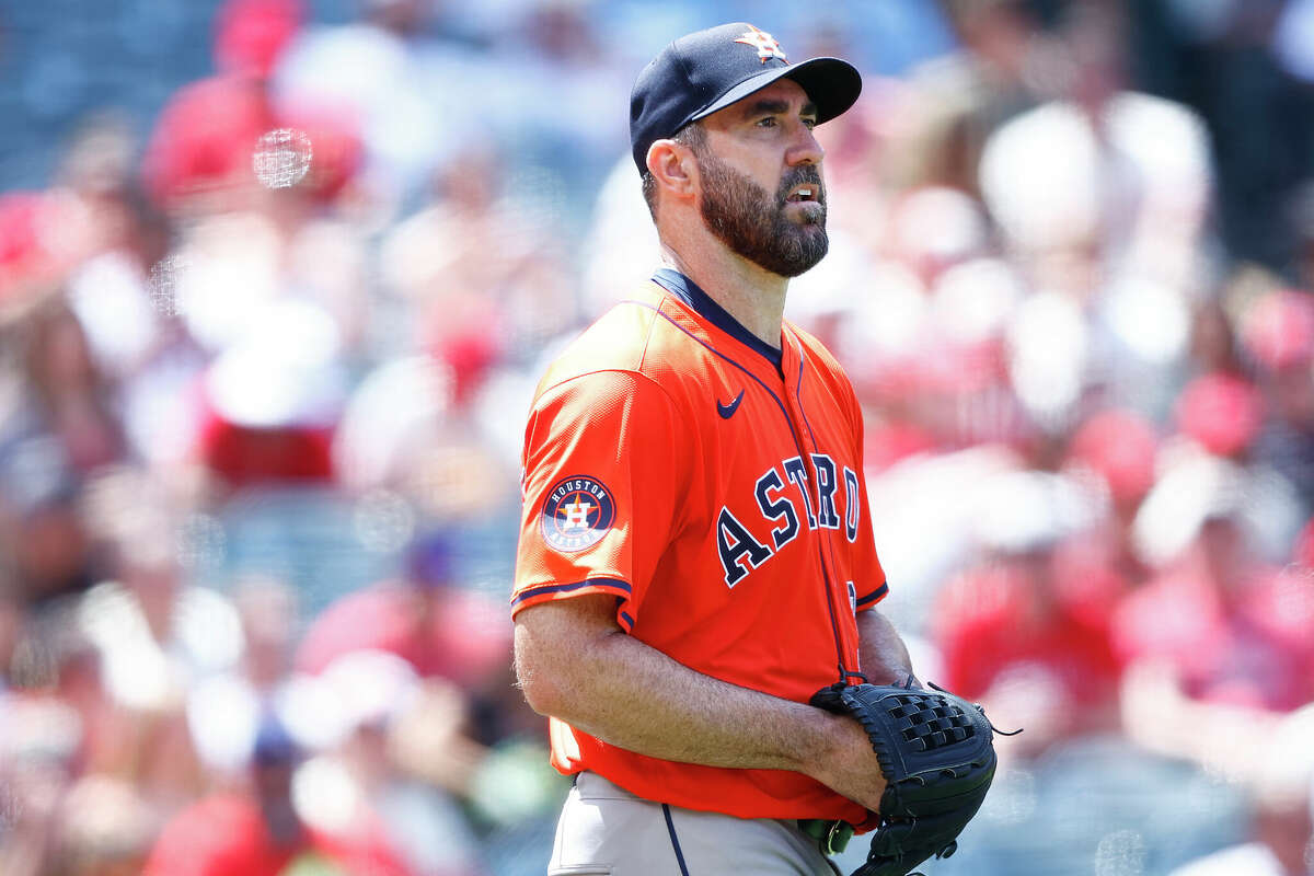 ANAHEIM, CALIFORNIA - JUNE 09: Justin Verlander #35 of the Houston Astros at Angel Stadium of Anaheim on June 09, 2024 in Anaheim, California. (Photo by Ronald Martinez/Getty Images)