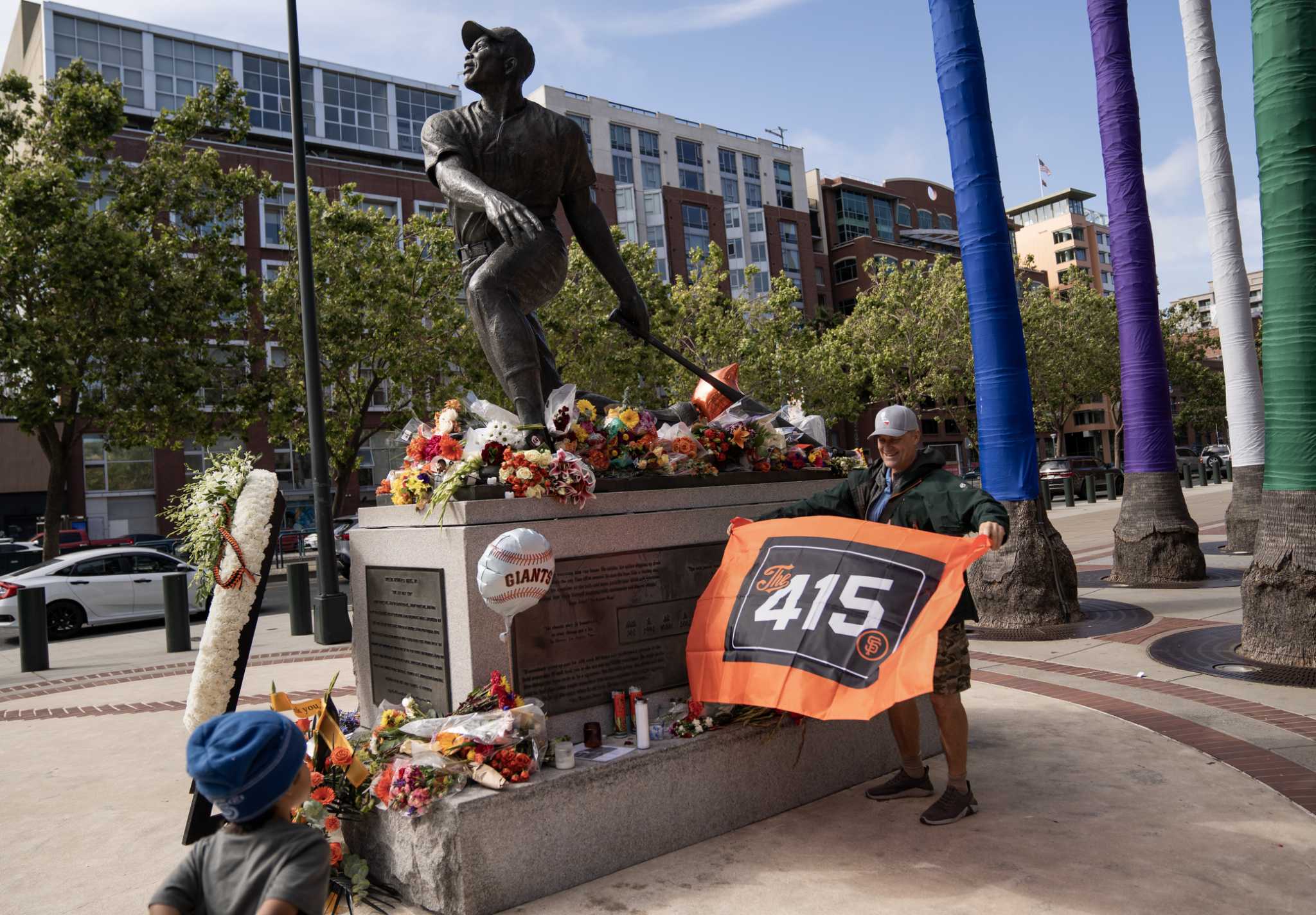 Fans mourn Willie Mays, the Giants legend who died Tuesday