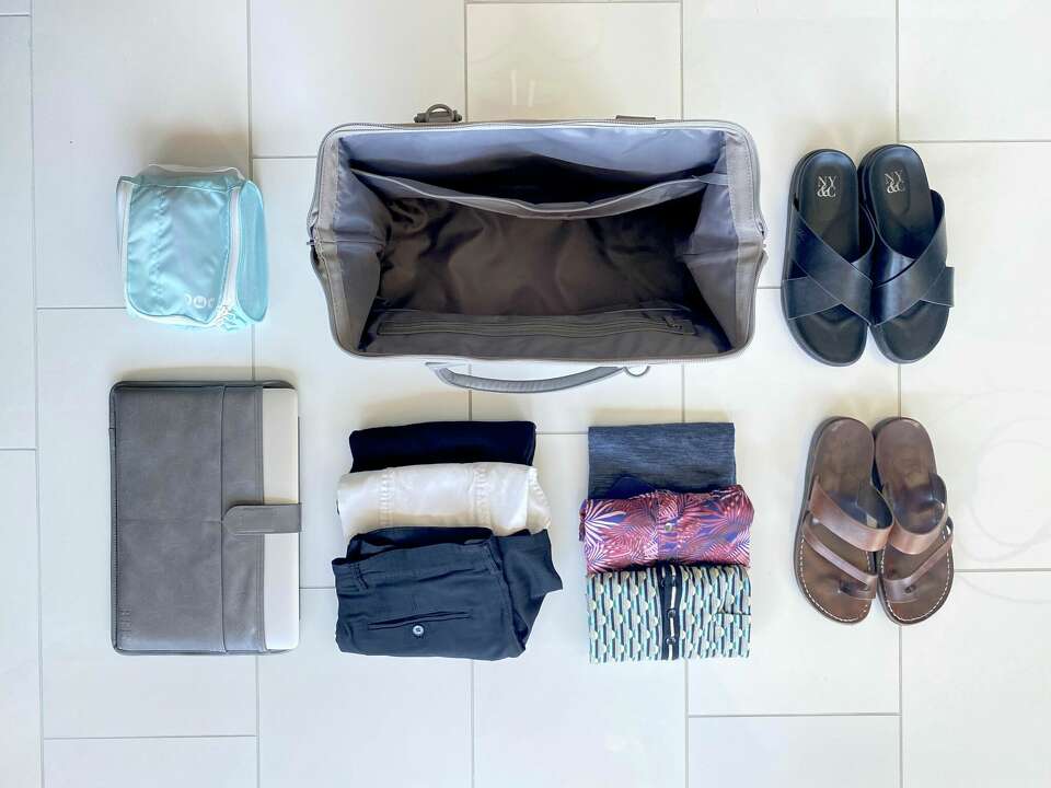 Béis Mini Weekender Review This bag may be the perfect personal item