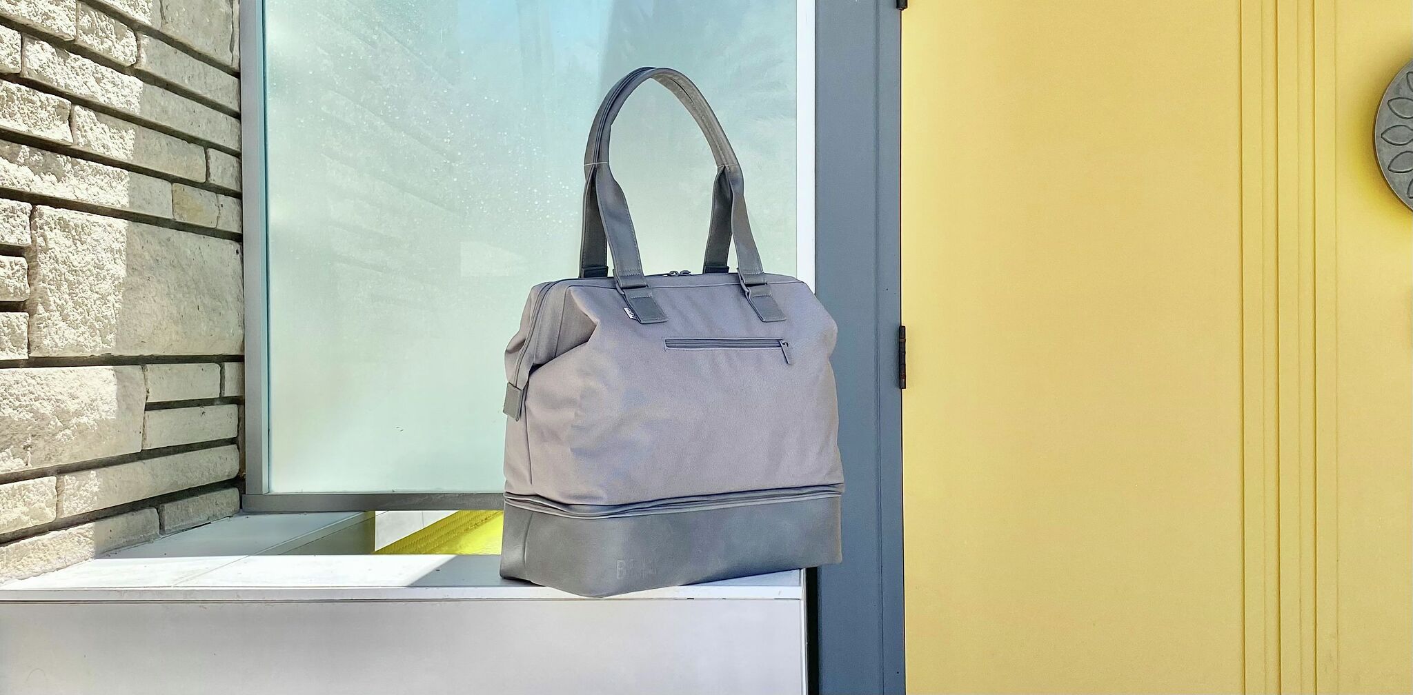 Béis Mini Weekender Review: This bag may be the perfect