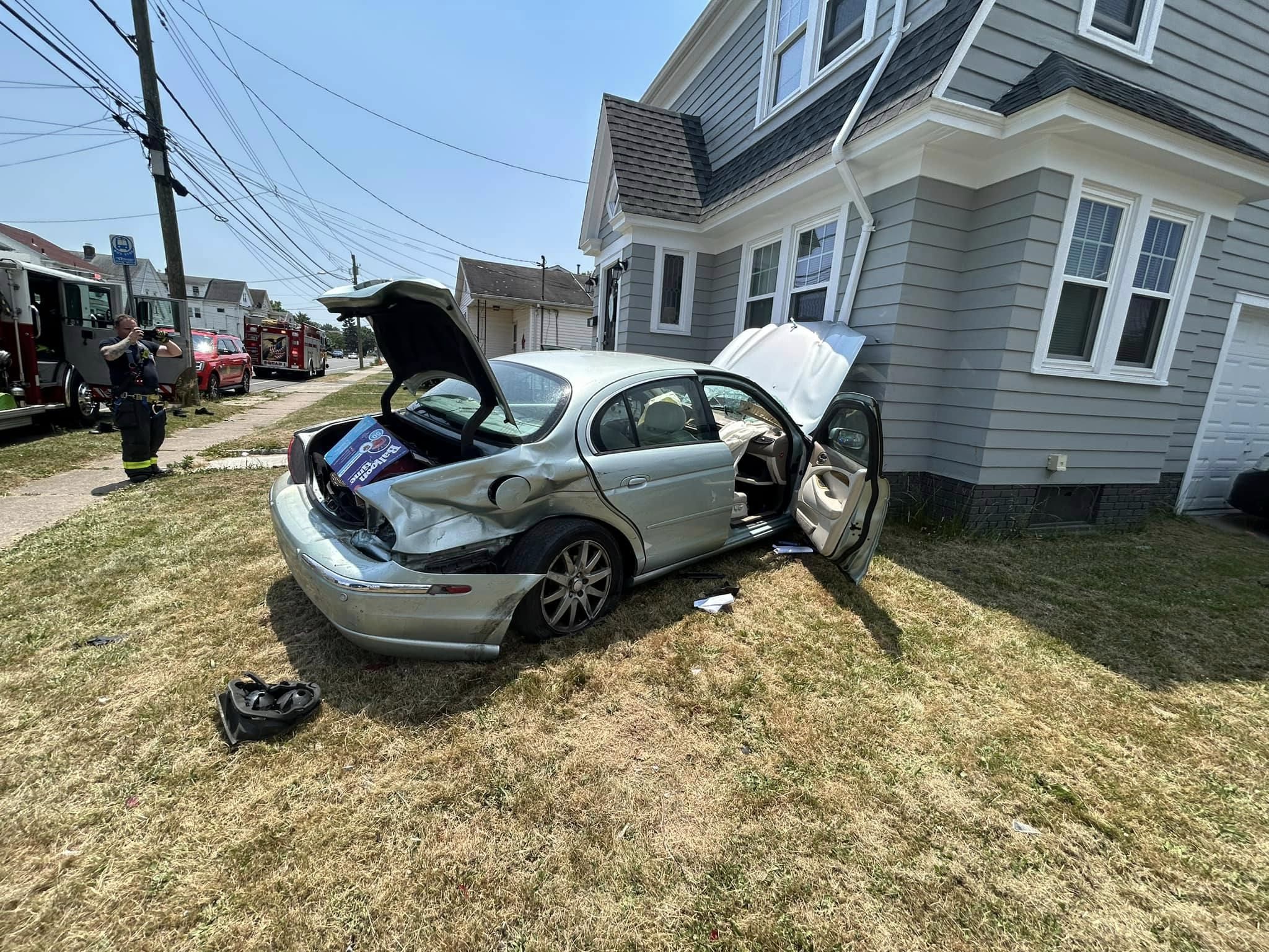 Car crash into Hamden home sent 3 people to hospital, officials say – New Haven Register
