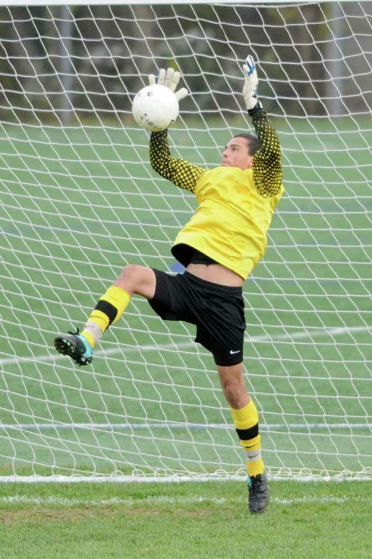 Friday's high school roundup Warde, Staples advance to FCIAC boys soccer semifinals