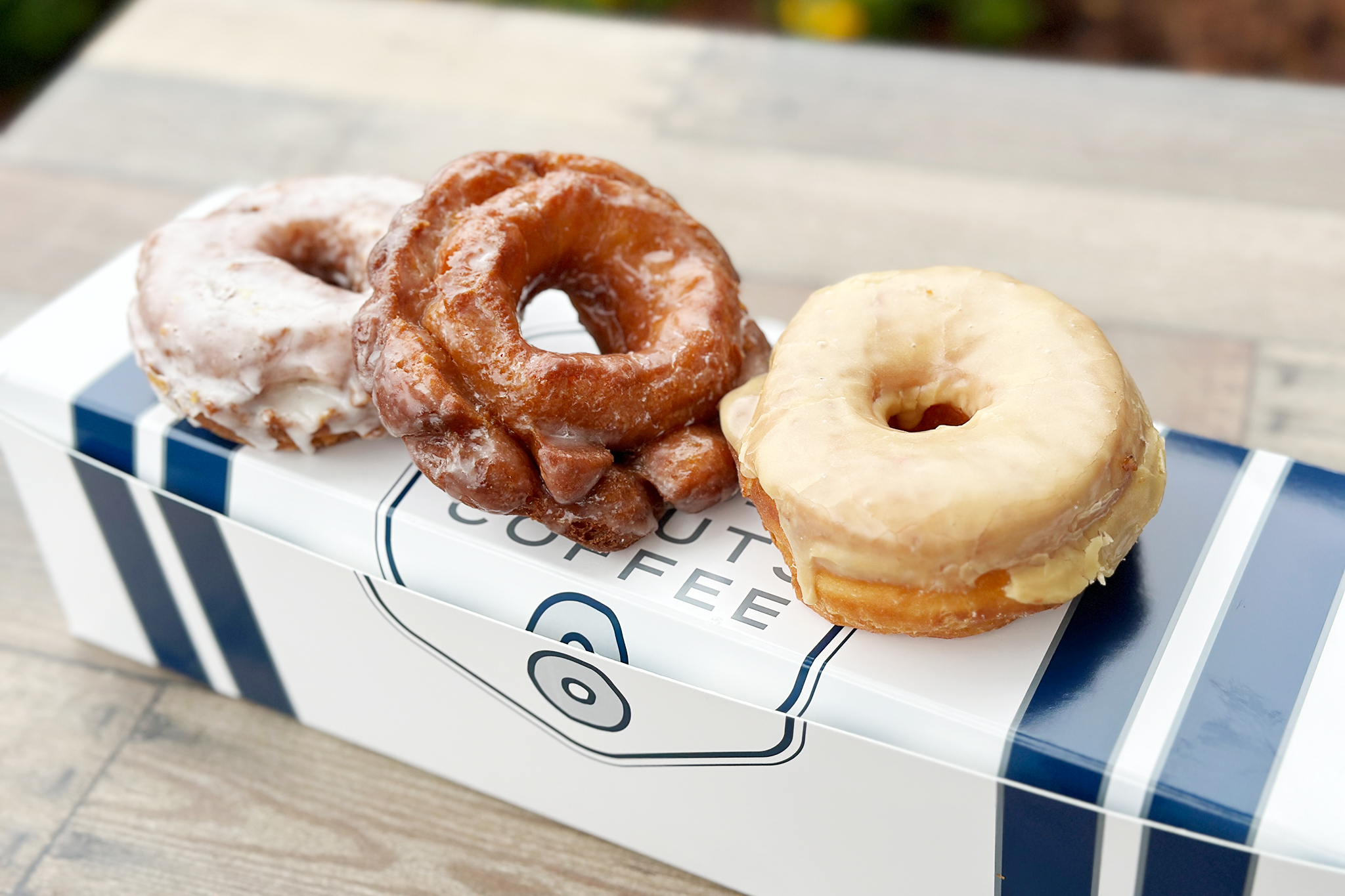 It's an early morning madhouse at California's best doughnut shop