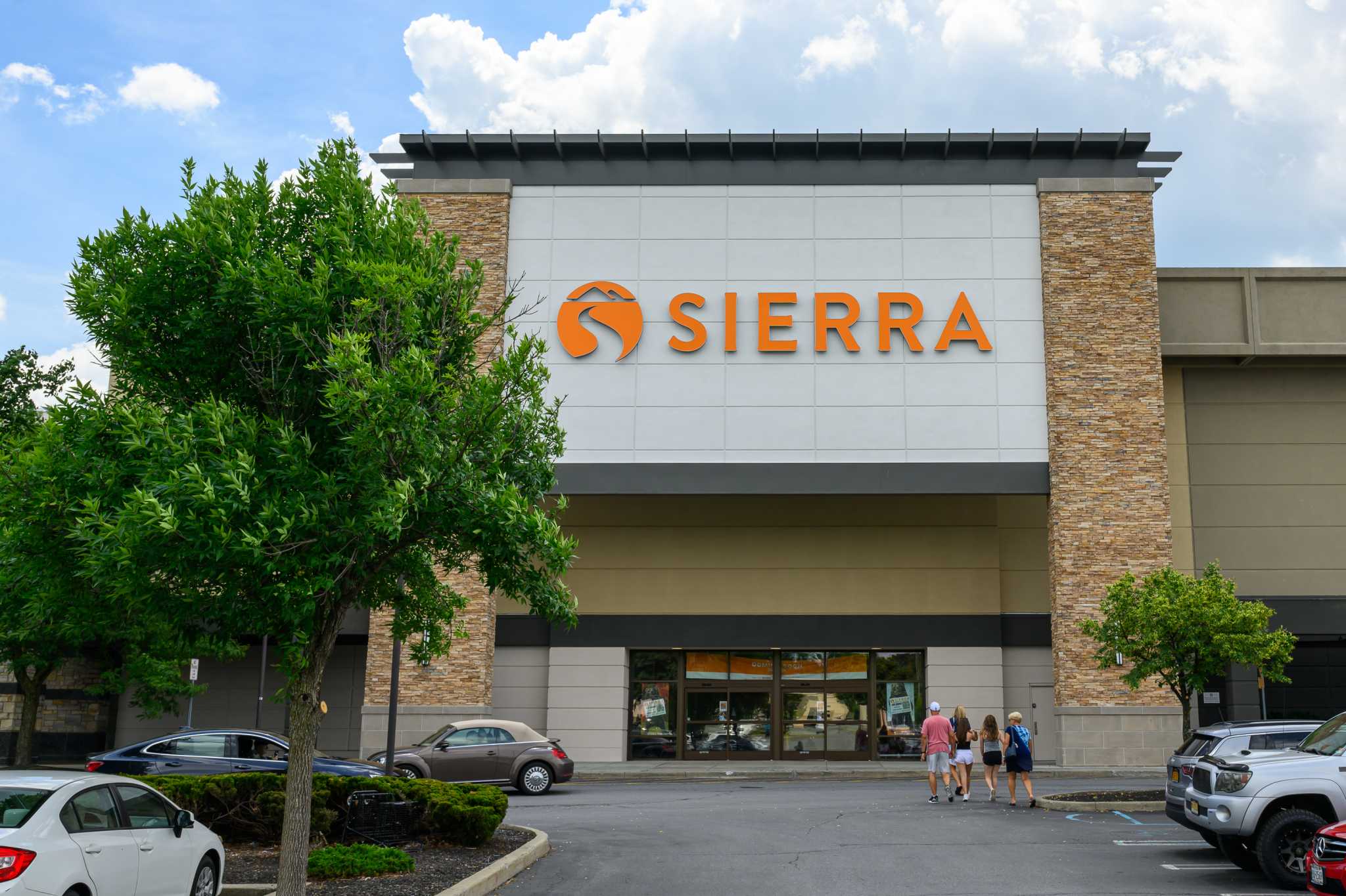 Outdoor gear store Sierra sets Colonie Center opening date